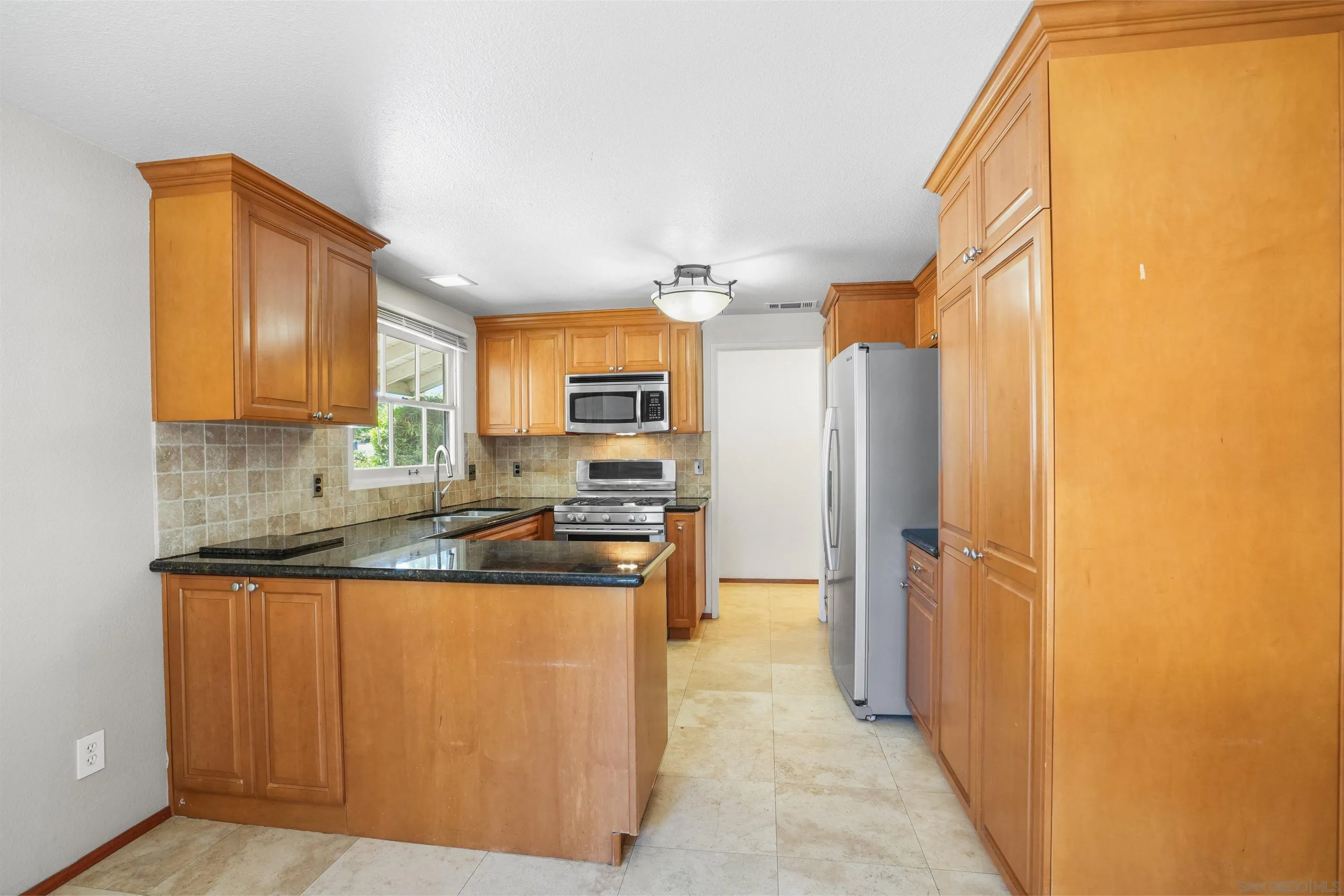 https://cdn.realtyfeed.com/cdn/127/250034981/94f7fcdf70728acf25d643c3e1d36927.webp