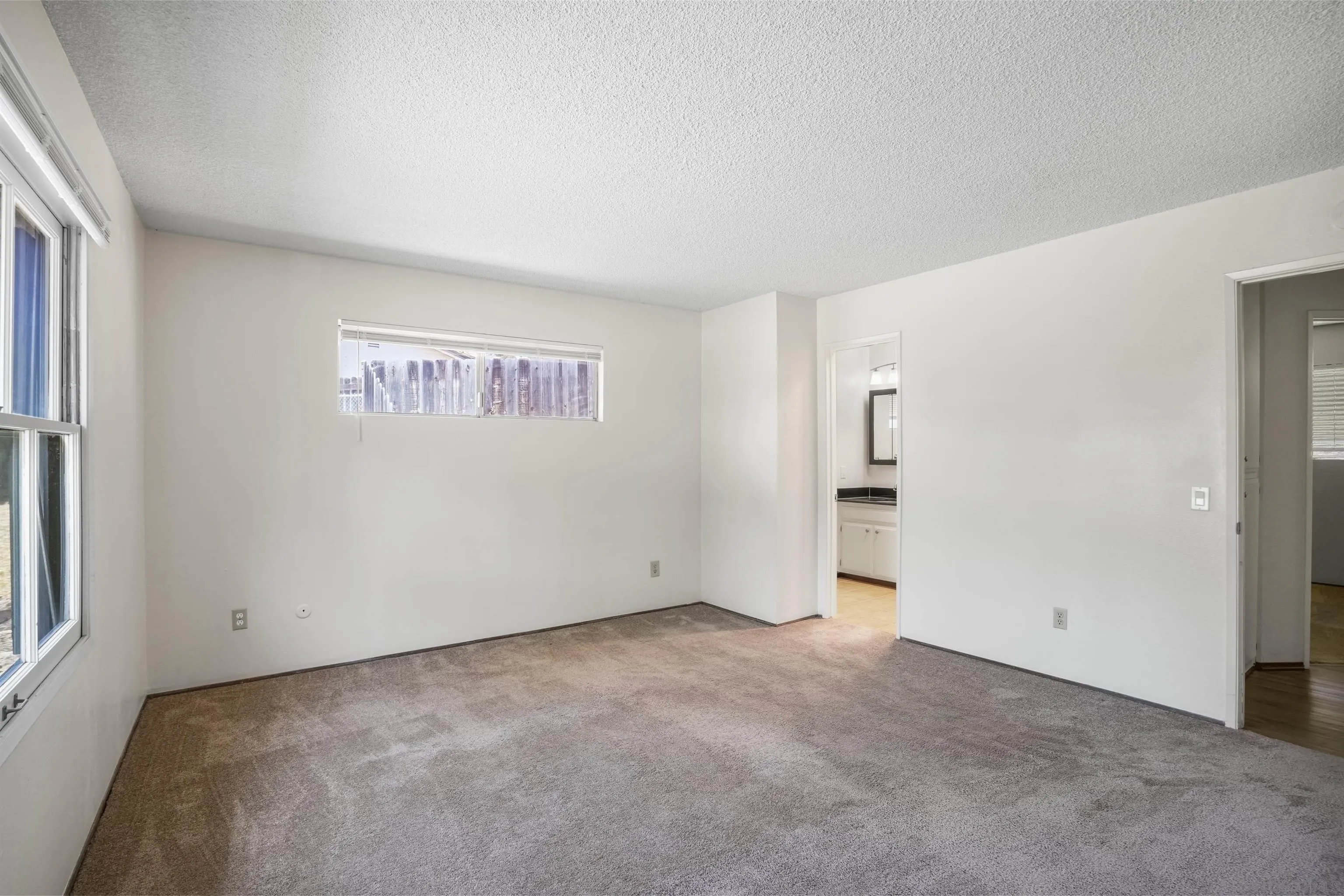 https://cdn.realtyfeed.com/cdn/127/250034981/b40c3bb22a5ff097e76a9e67a1dae25c.webp