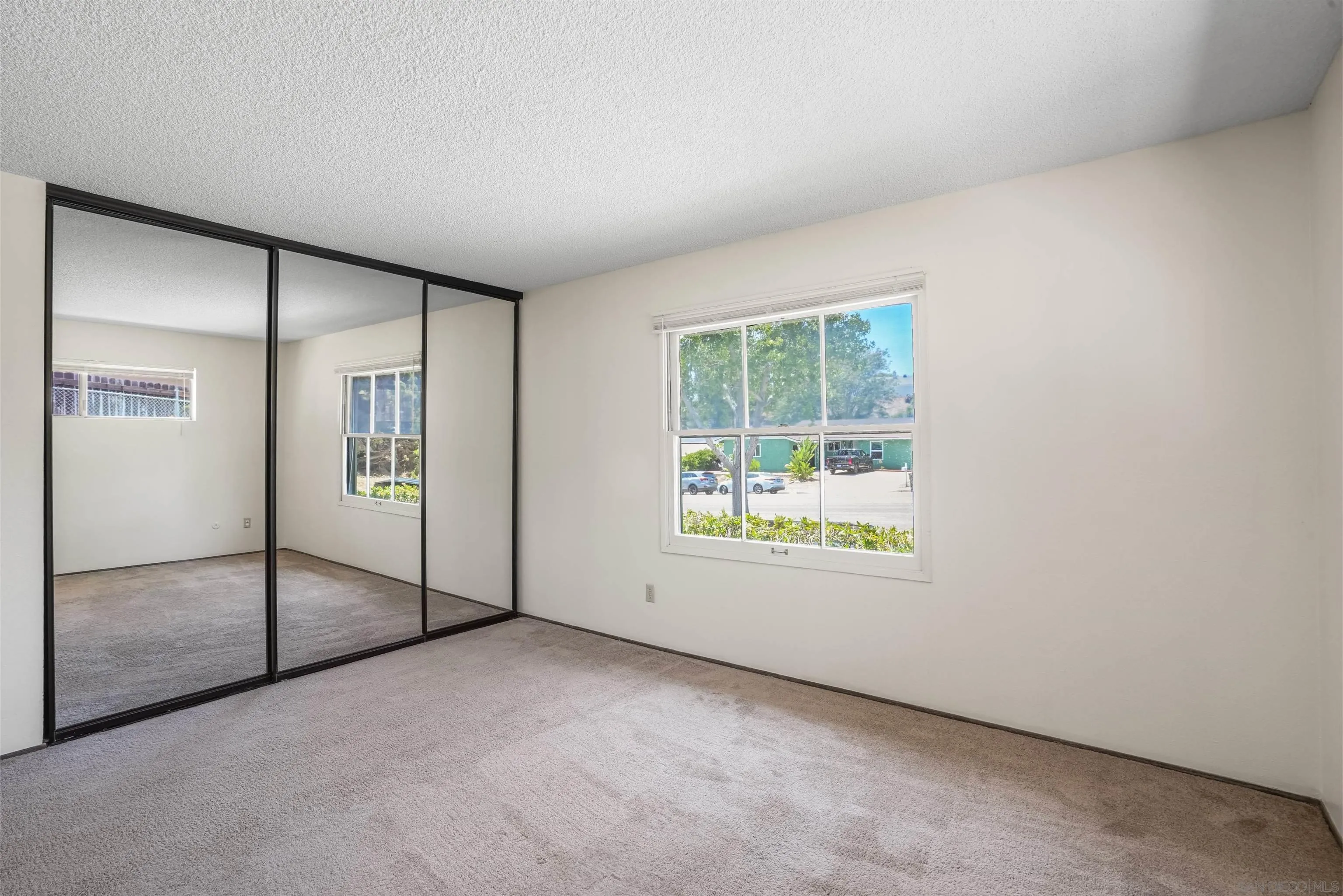 https://cdn.realtyfeed.com/cdn/127/250034981/cc1d5d19c994baad5af1047a64fdaa17.webp