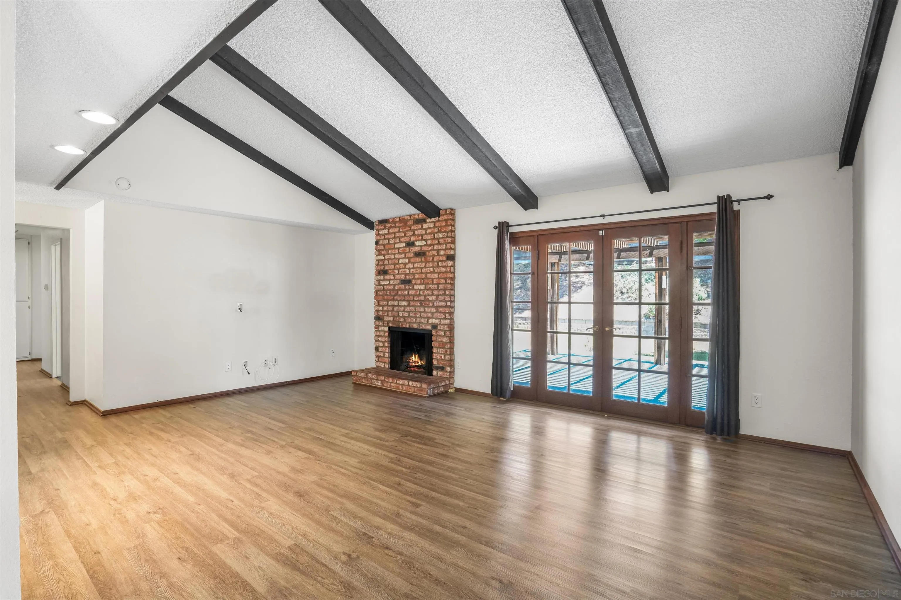 https://cdn.realtyfeed.com/cdn/127/250034981/ccbd5d5b4b5d0676b16cb24ddfc57a88.webp