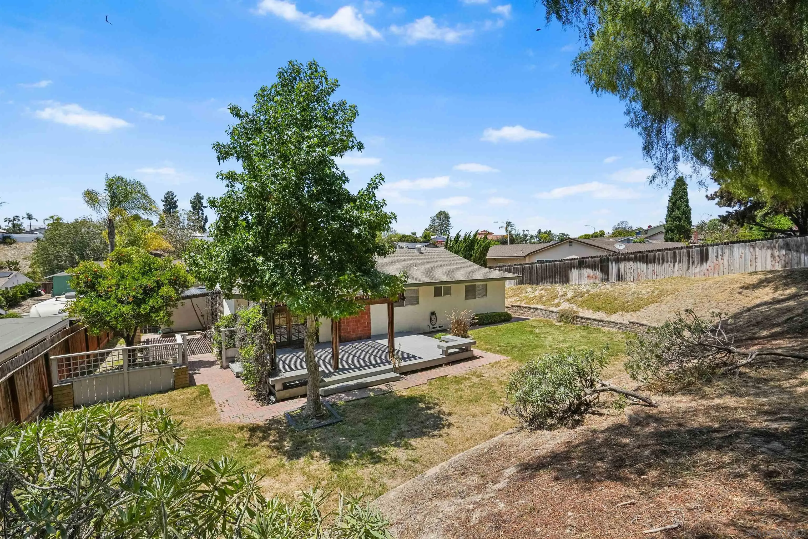 https://cdn.realtyfeed.com/cdn/127/250034981/dfda8565ca4892cbab9bdc10e8ce4ad8.webp