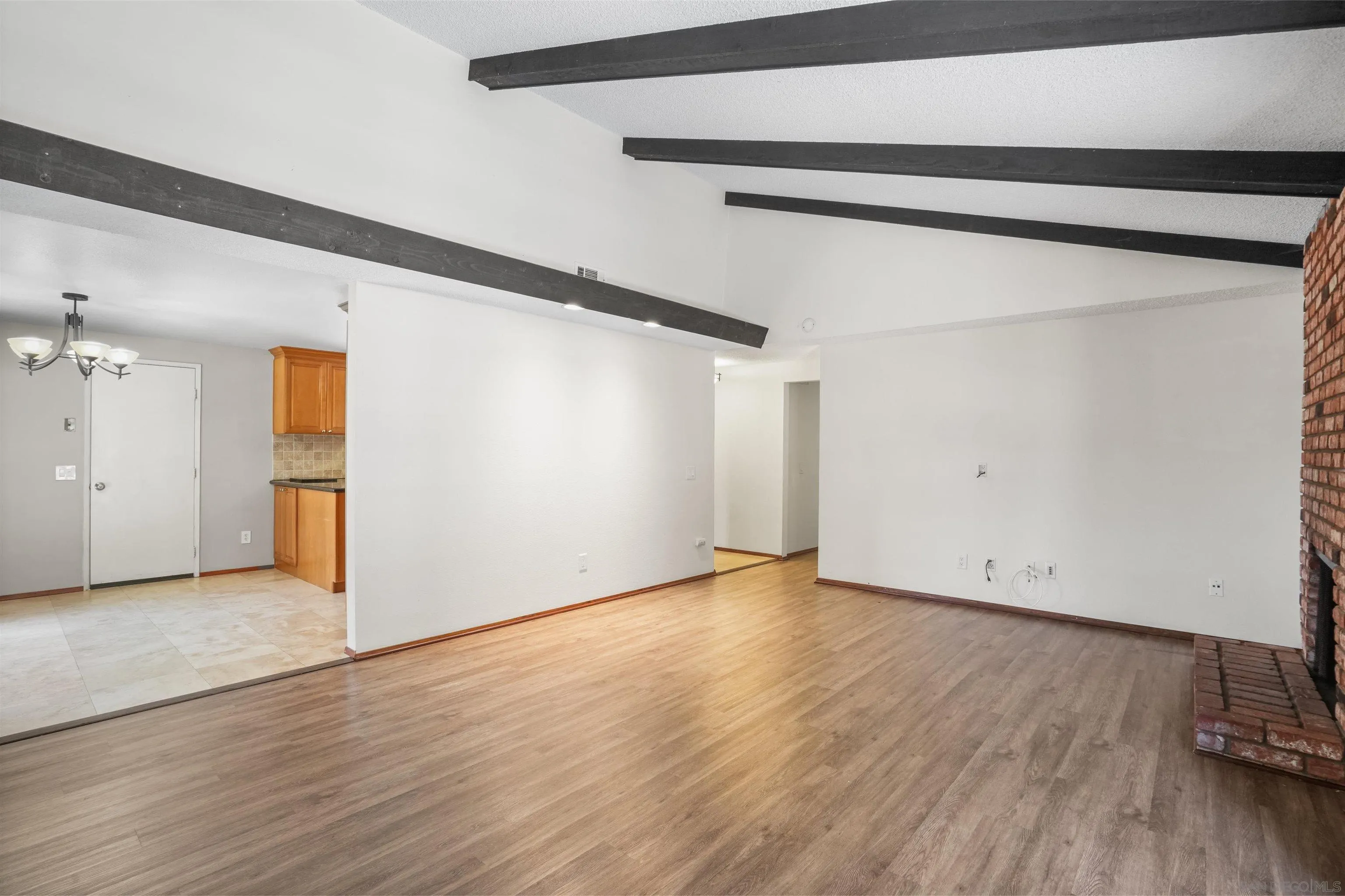 https://cdn.realtyfeed.com/cdn/127/250034981/f858d2250e203e873b5c328899f26166.webp