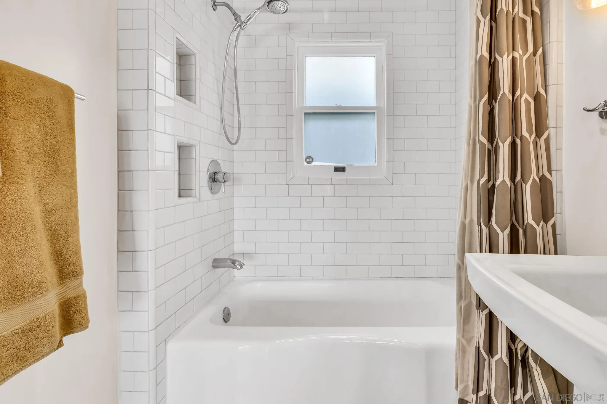 https://cdn.realtyfeed.com/cdn/127/250034987/9d781f35536350f9acc07d591f22d462.webp