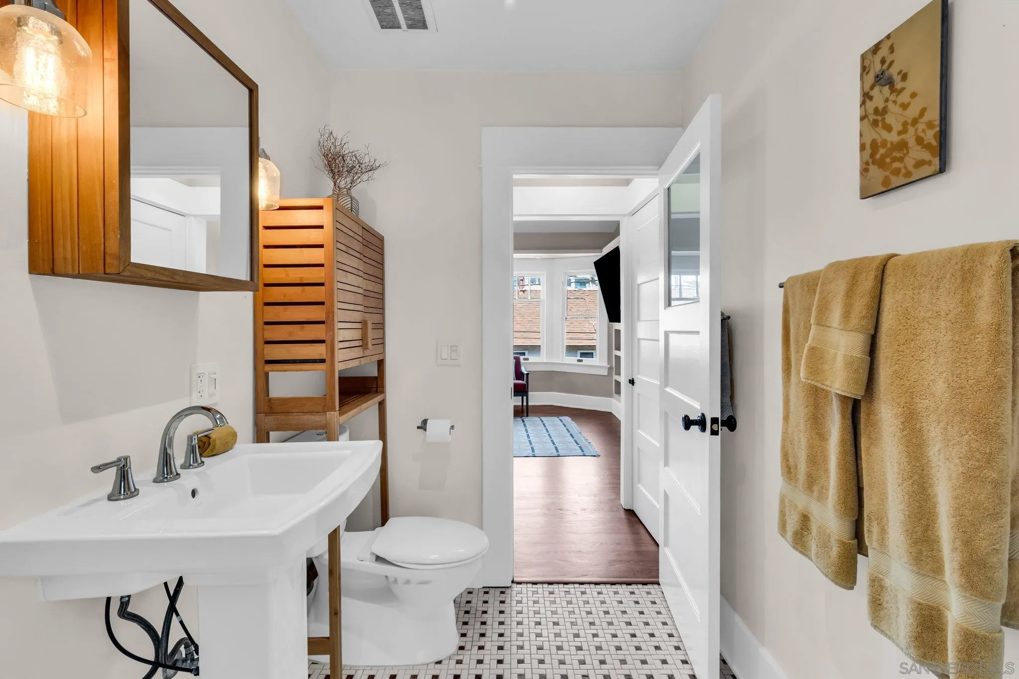 https://cdn.realtyfeed.com/cdn/127/250034987/cae33f15dcc875924712013196c316ae.webp