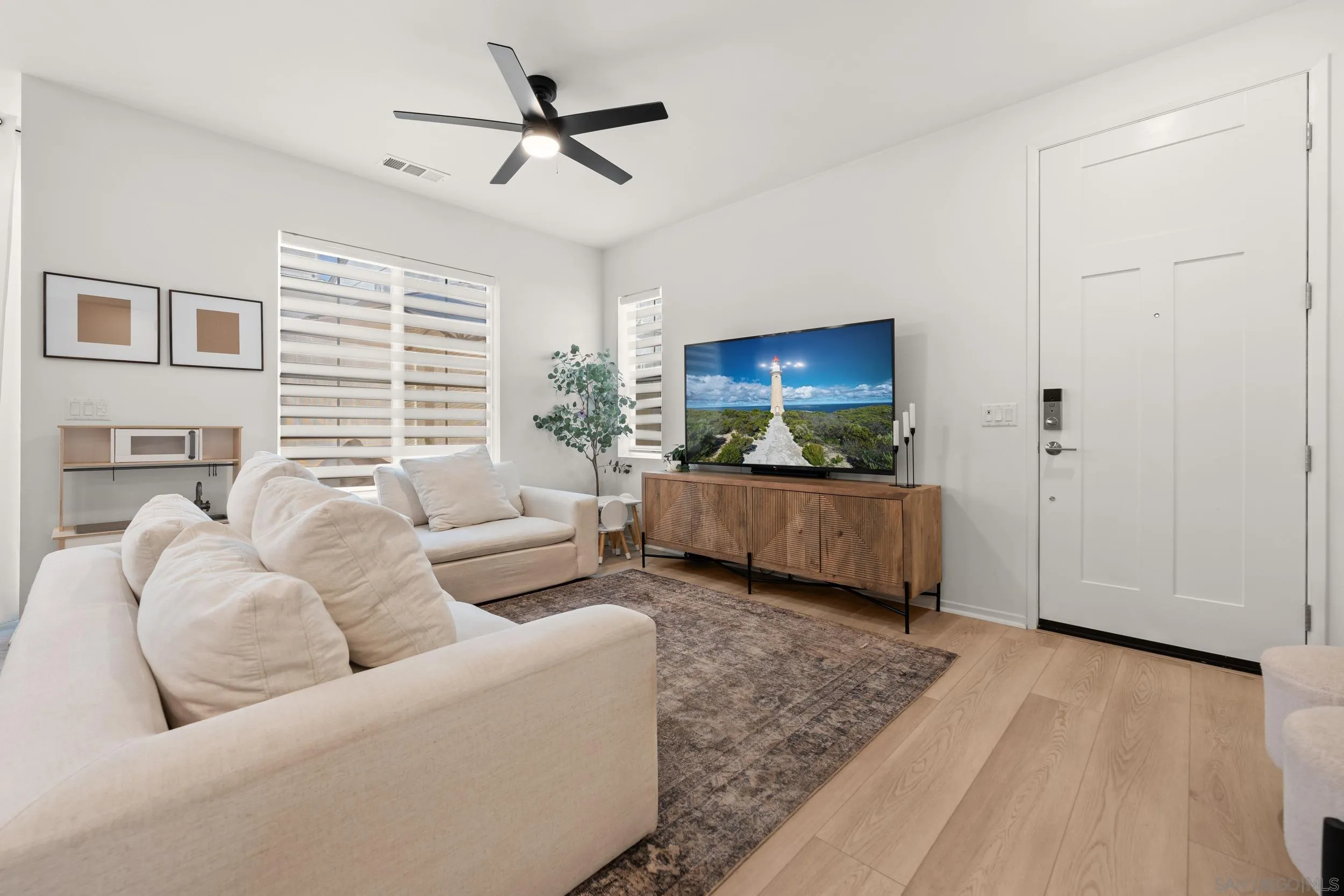 Photo #2: 250034988 Listing 
