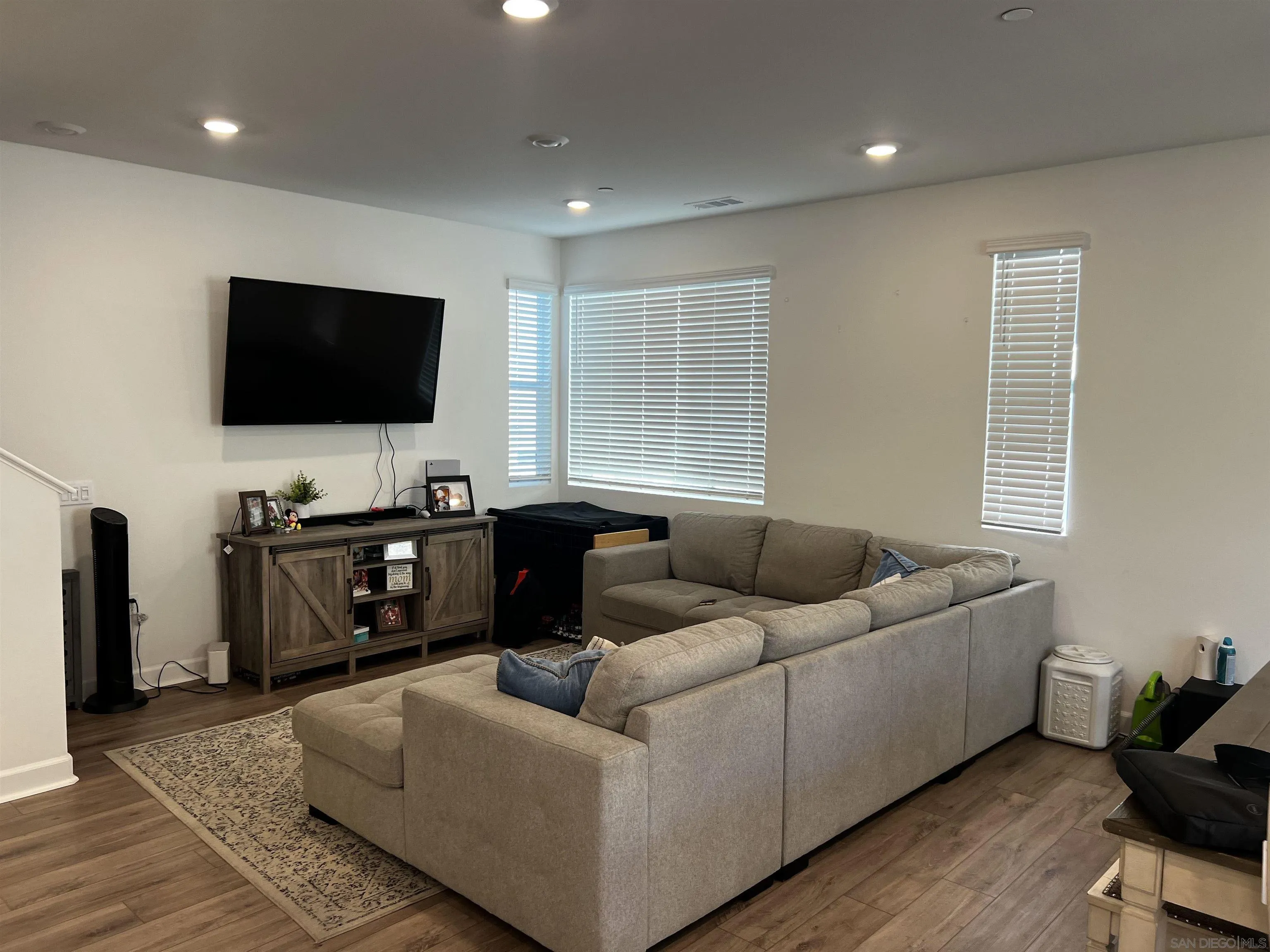 Photo #2: 250034996 Listing 