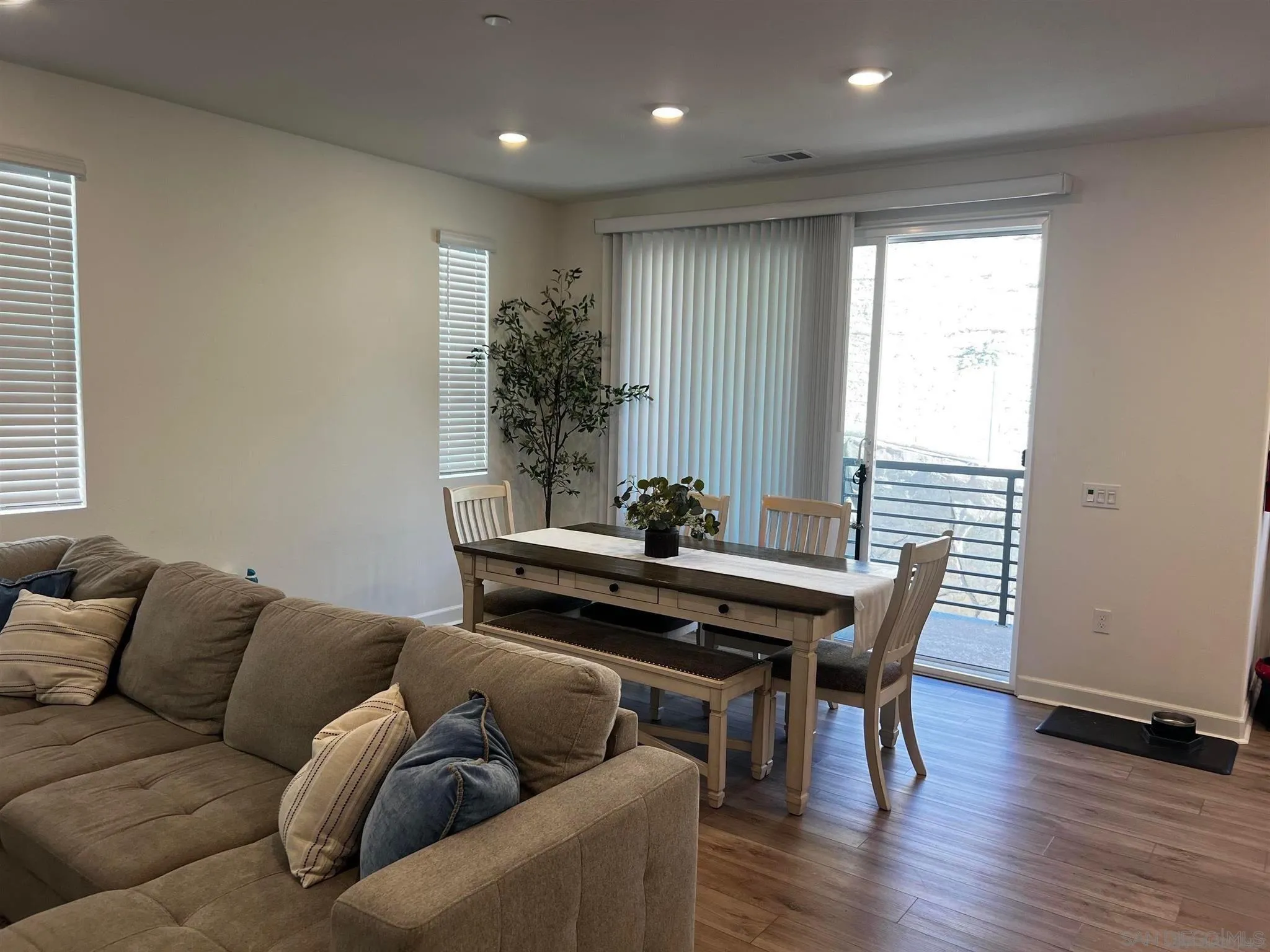 Photo #3: 250034996 Listing 