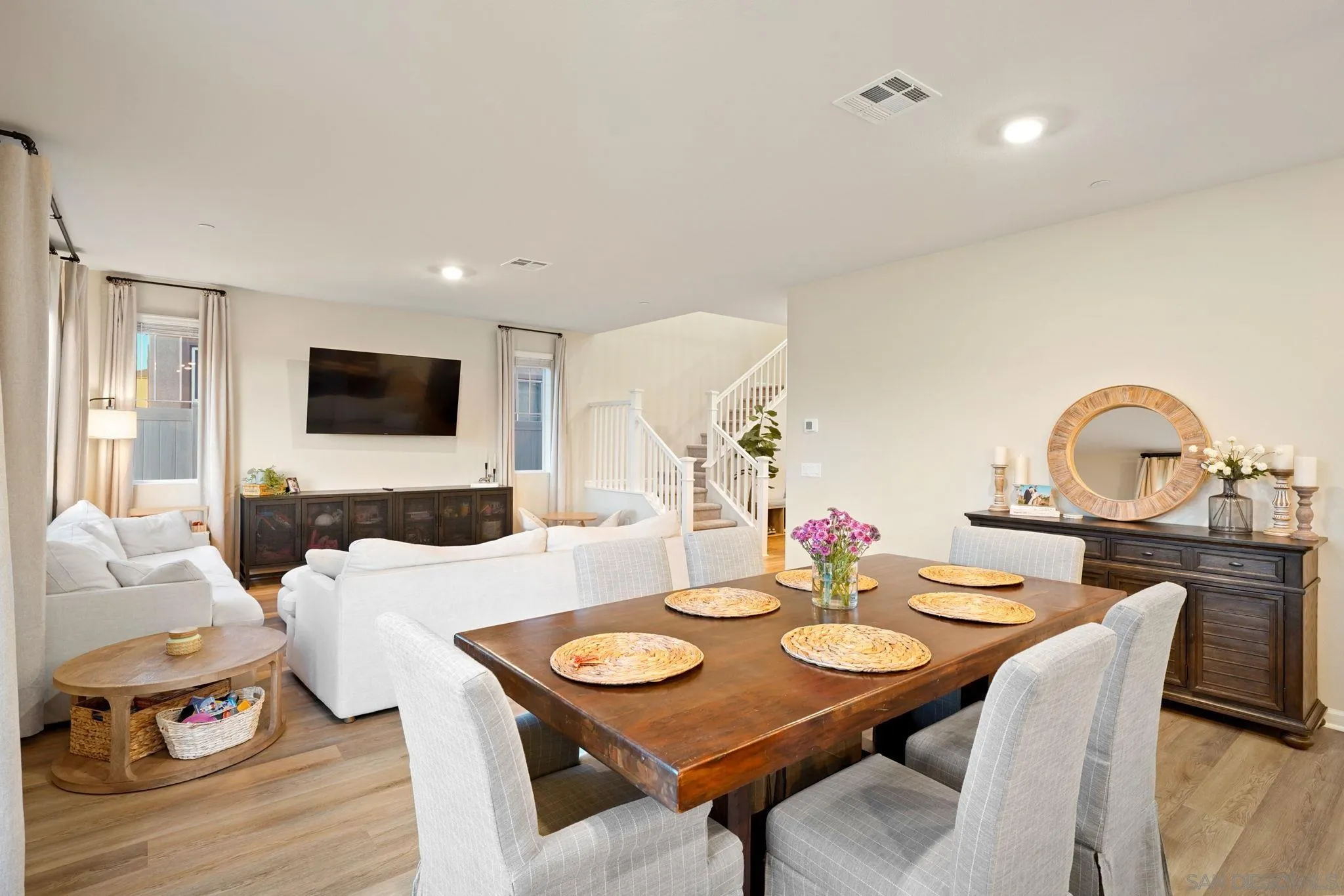https://cdn.realtyfeed.com/cdn/127/250034998/05b28ef8fb297987d0ffbc6fefa5e03e.webp