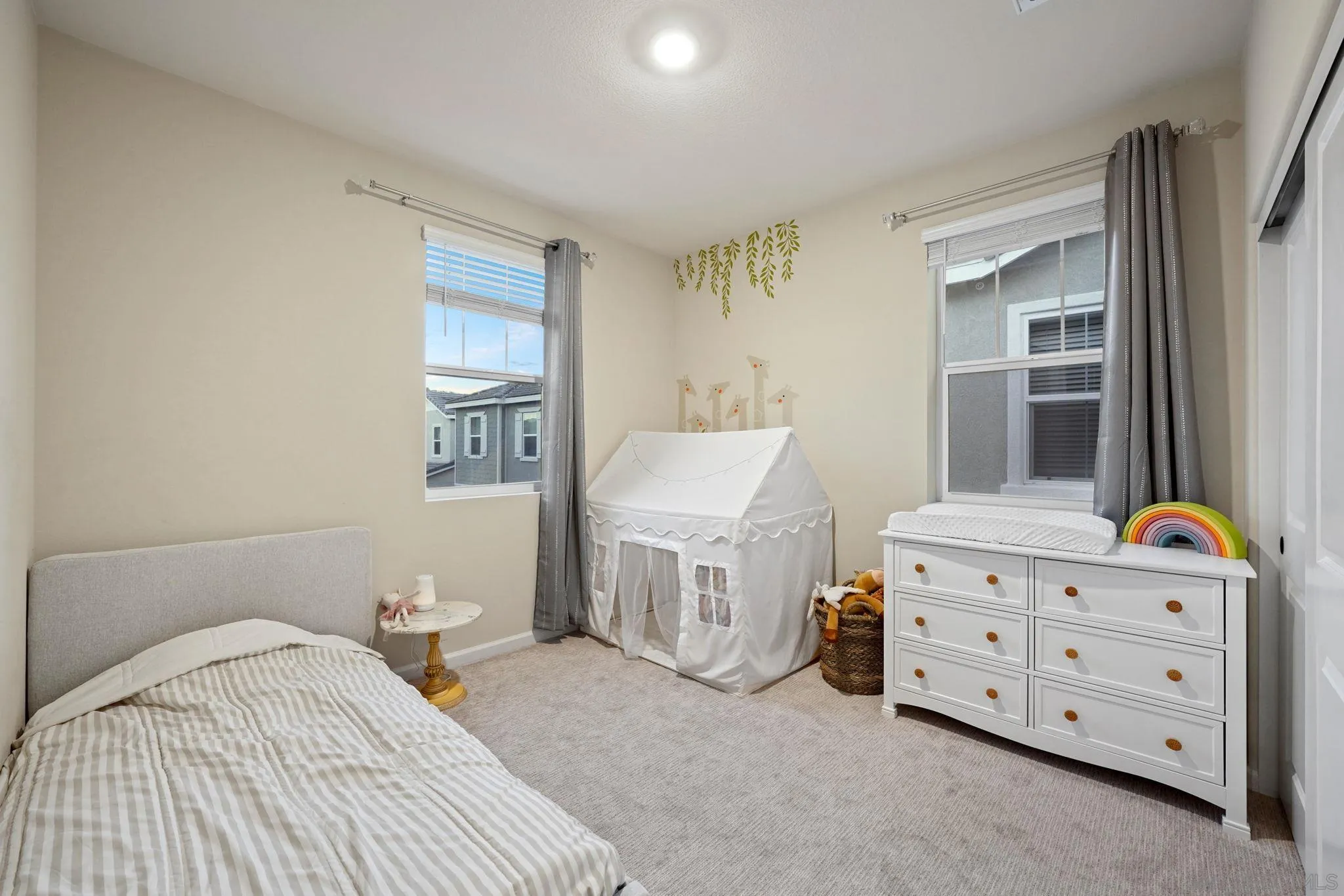 https://cdn.realtyfeed.com/cdn/127/250034998/feff30d3e466f4e1f691d431b35bd0b7.webp