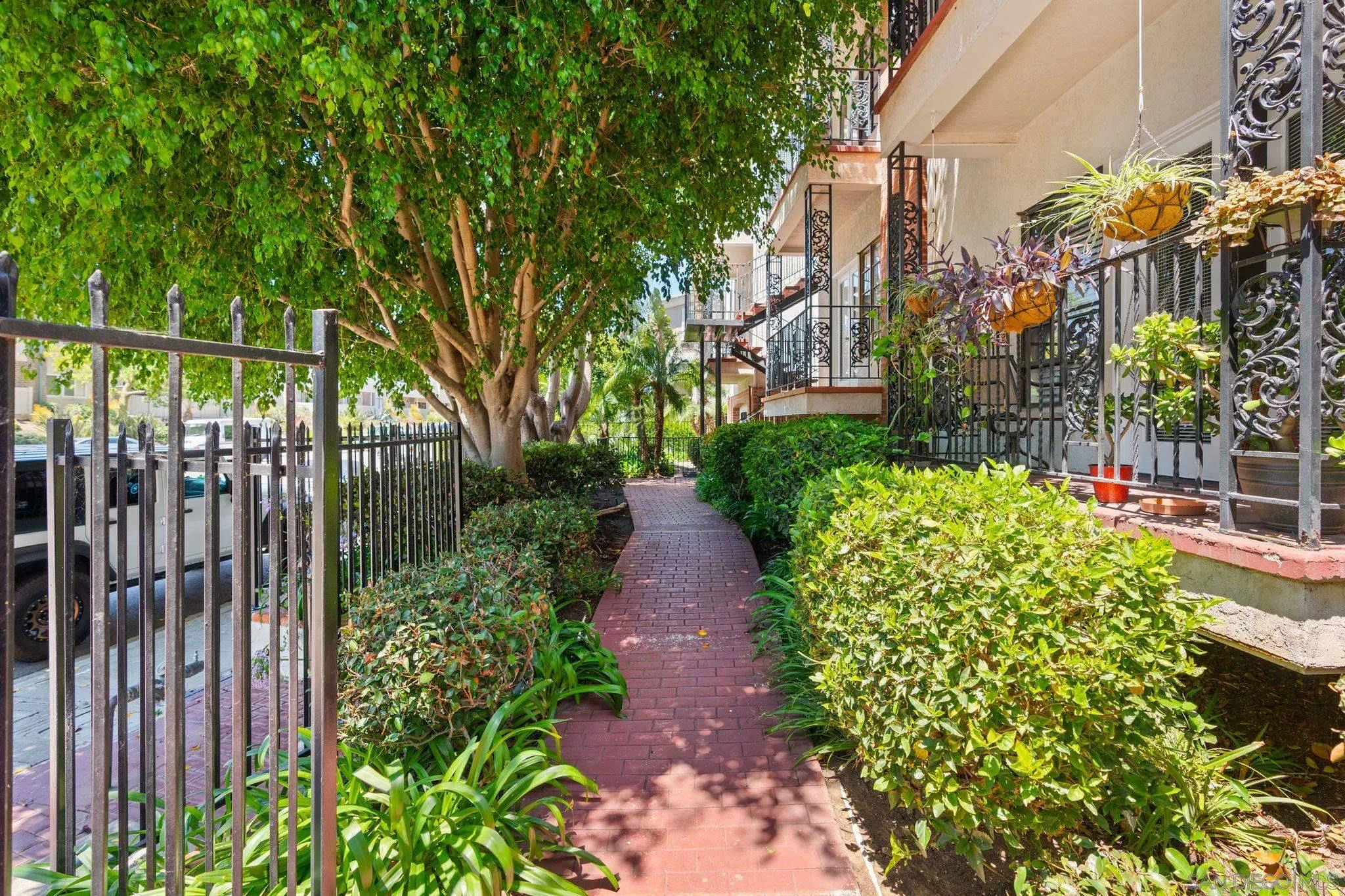 Photo #2: 250035007 Listing 