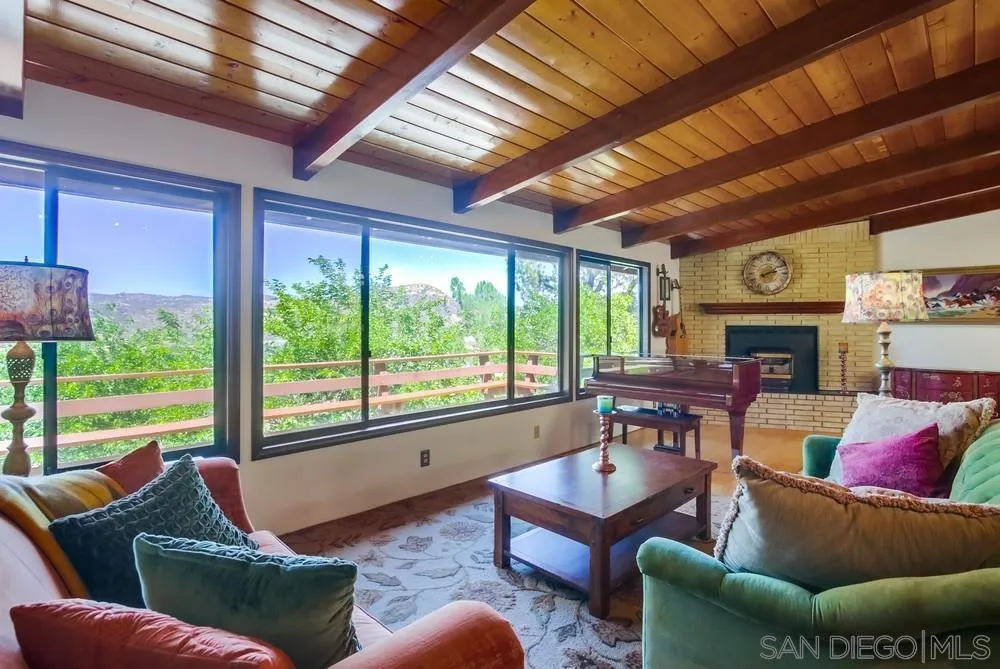 https://cdn.realtyfeed.com/cdn/127/250035021/9aea64a4932ceb5125cd60b186bd1812.webp