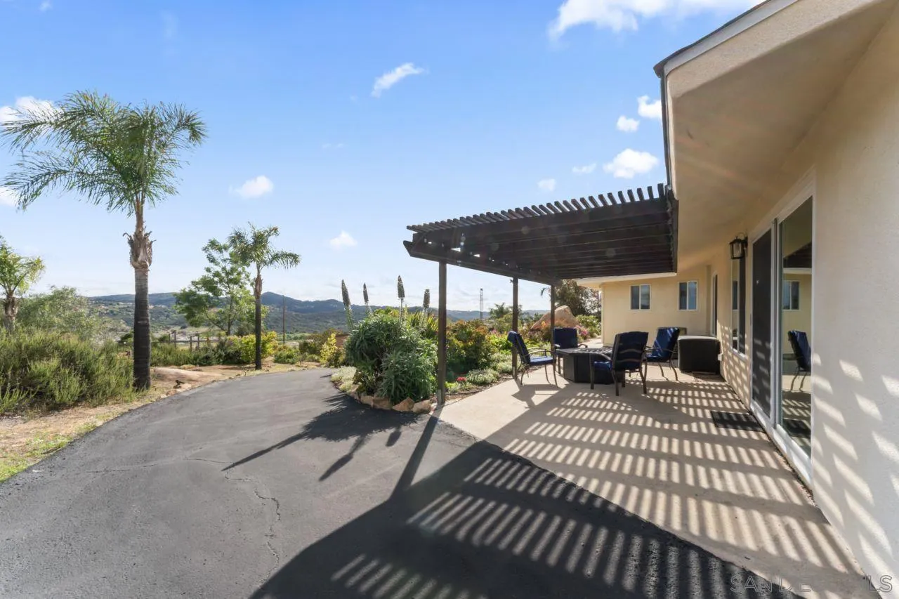 https://cdn.realtyfeed.com/cdn/127/250035024/35c8f0258379c2de65d975a5c32149b1.webp