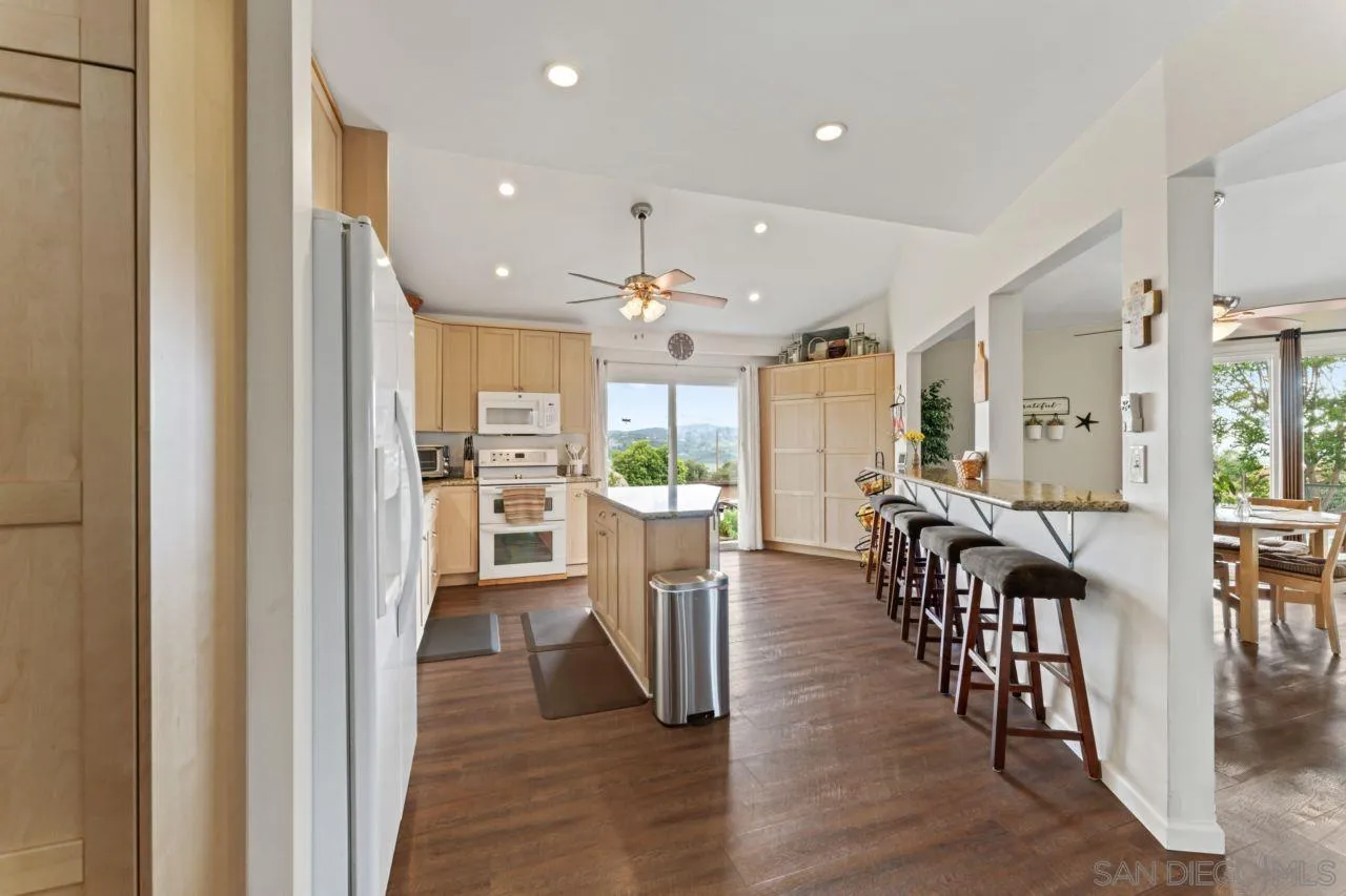 https://cdn.realtyfeed.com/cdn/127/250035024/6819f777939f1ba36d708ce610071549.webp