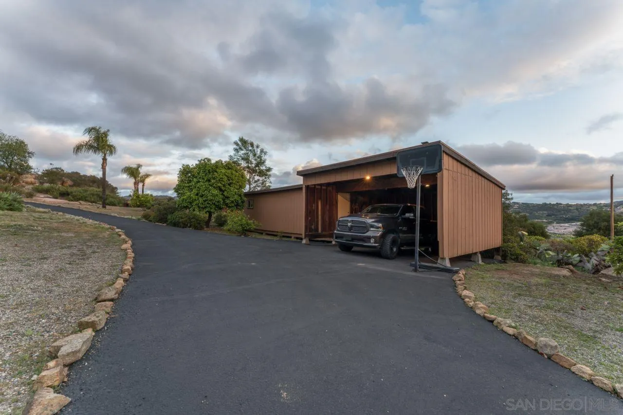 https://cdn.realtyfeed.com/cdn/127/250035024/7b025c4dfaf3f8d42229d260a73917b9.webp