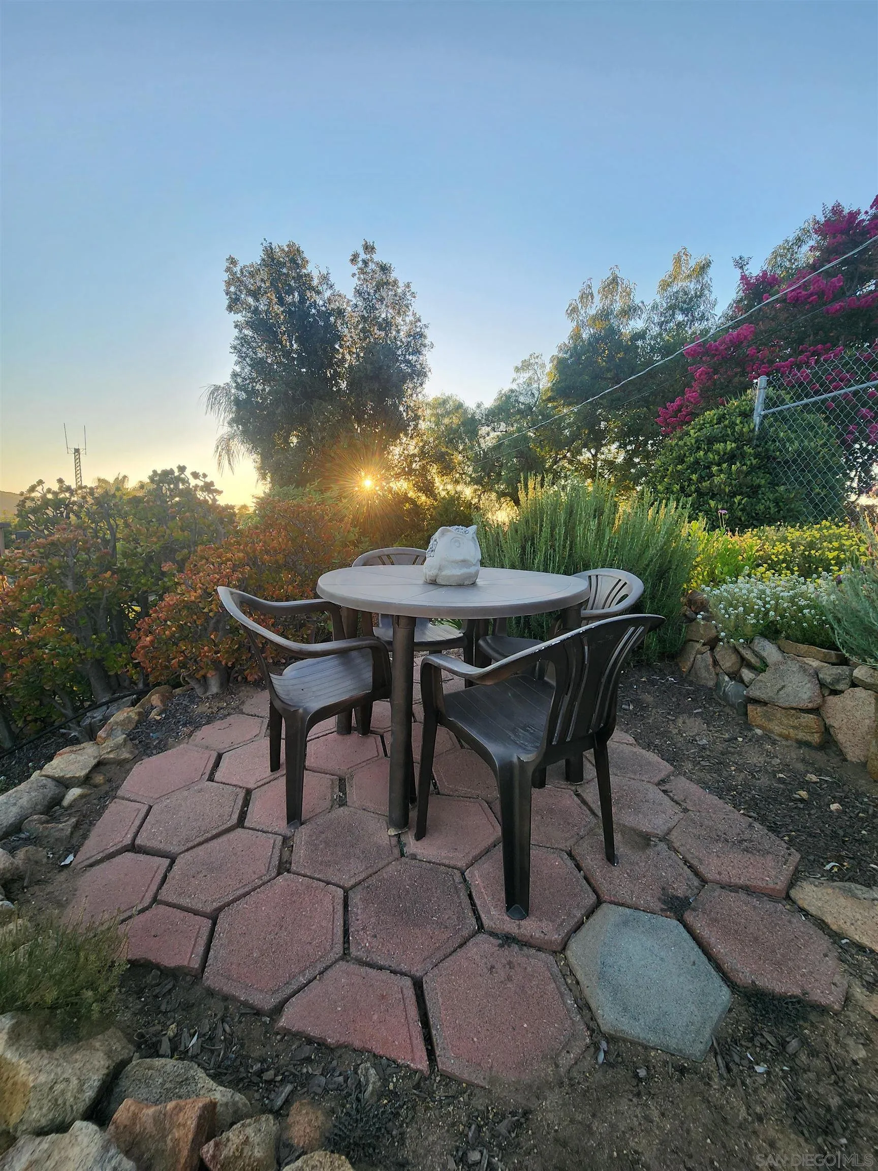 https://cdn.realtyfeed.com/cdn/127/250035024/8f80a6f9e4065b052beb0cf3ce3b674d.webp