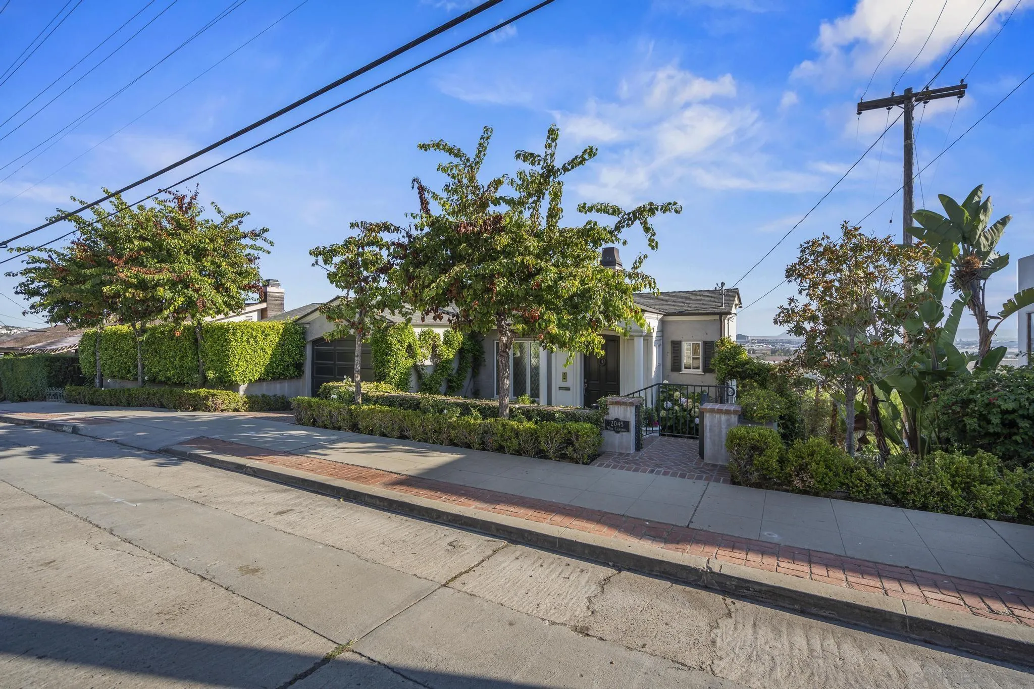 https://cdn.realtyfeed.com/cdn/127/250035031/61723c2290c2d02f35d1f18b7ac6636b.webp