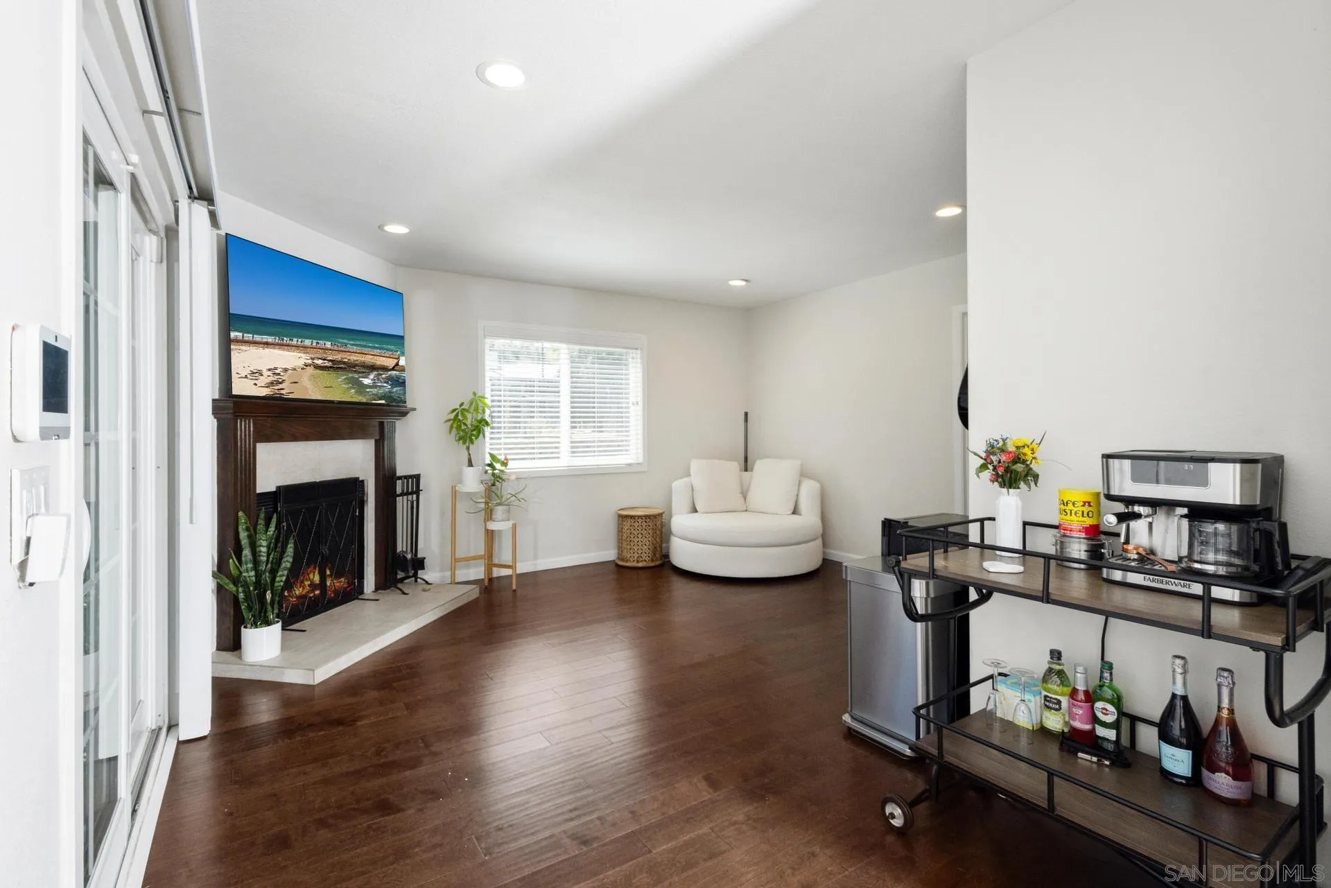 https://cdn.realtyfeed.com/cdn/127/250035039/2c00edb6e39a7da2ef97c7118298e833.webp