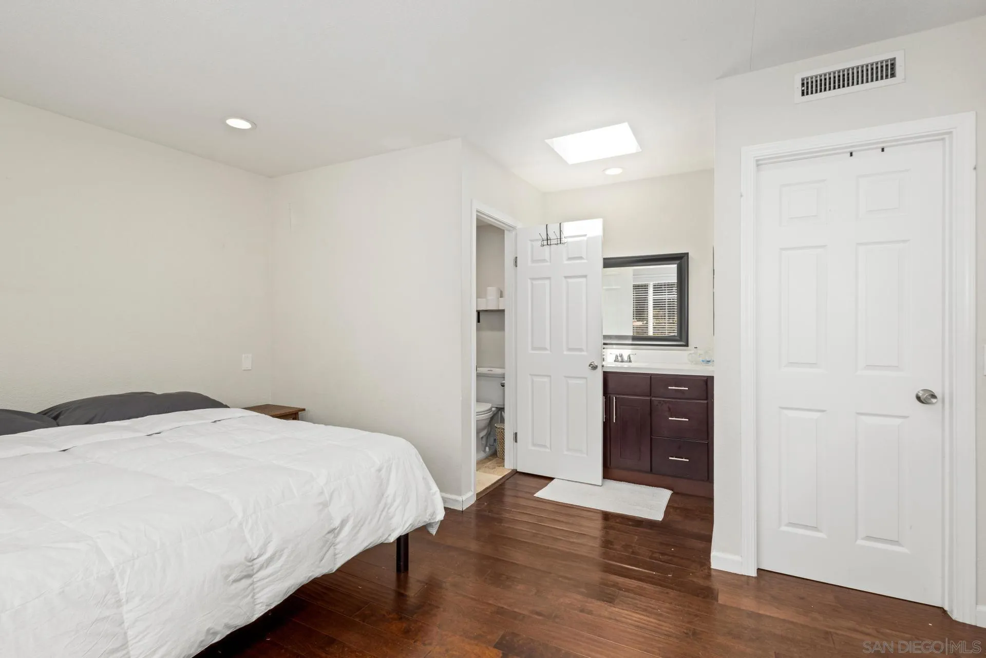 https://cdn.realtyfeed.com/cdn/127/250035039/7e24cb848e5e4389c850cc8ab14ce318.webp