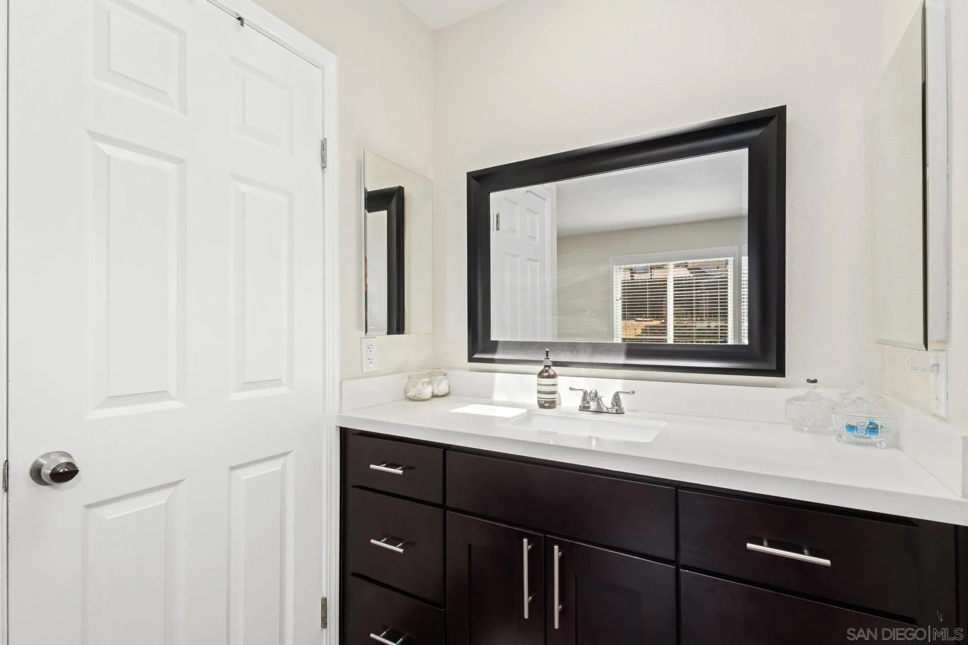 https://cdn.realtyfeed.com/cdn/127/250035039/94e10520f4b0fc84cc8fe4e1c2e97784.webp