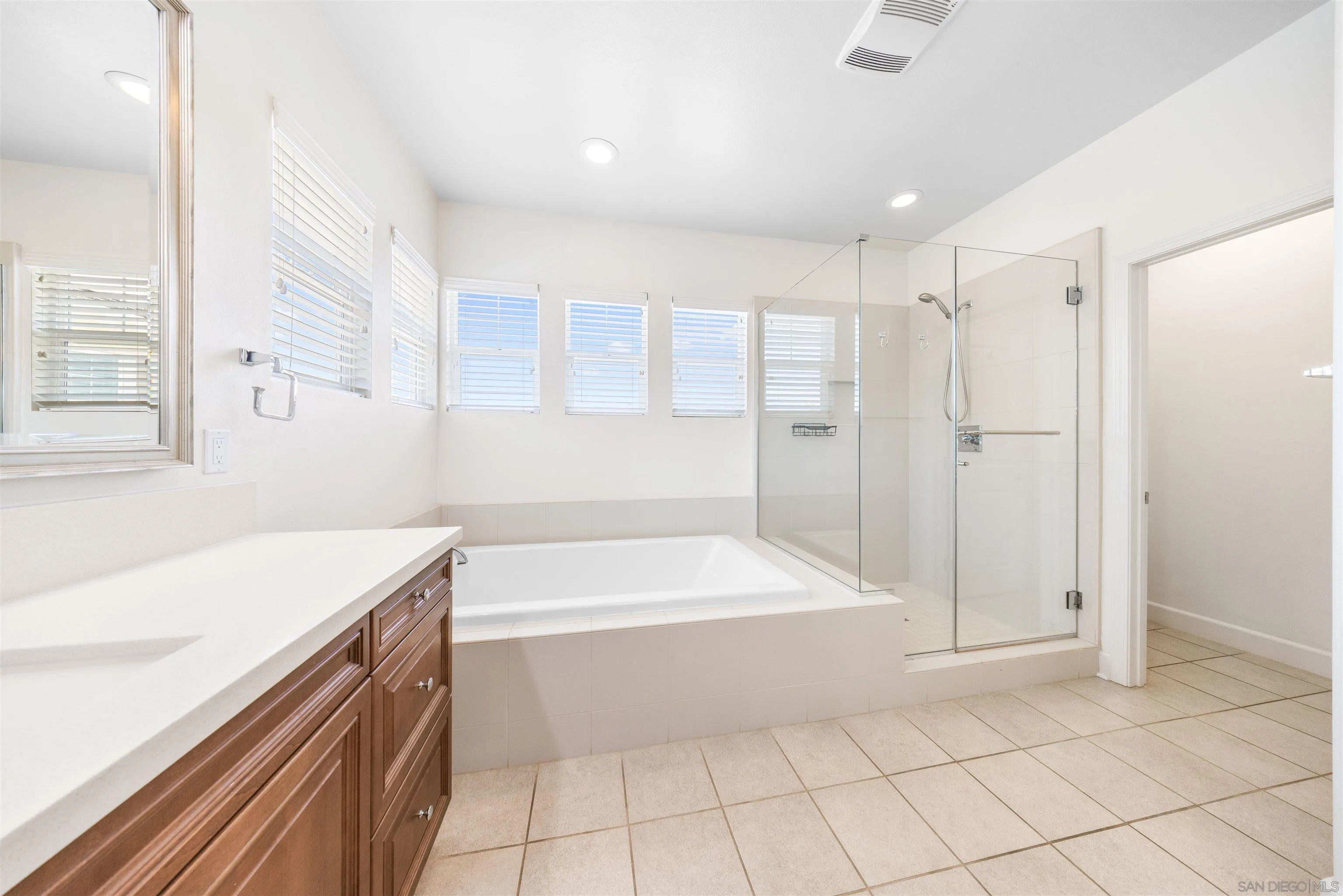 https://cdn.realtyfeed.com/cdn/127/250035041/06550e7fe4d220190904bc4d4ac3b64f.webp