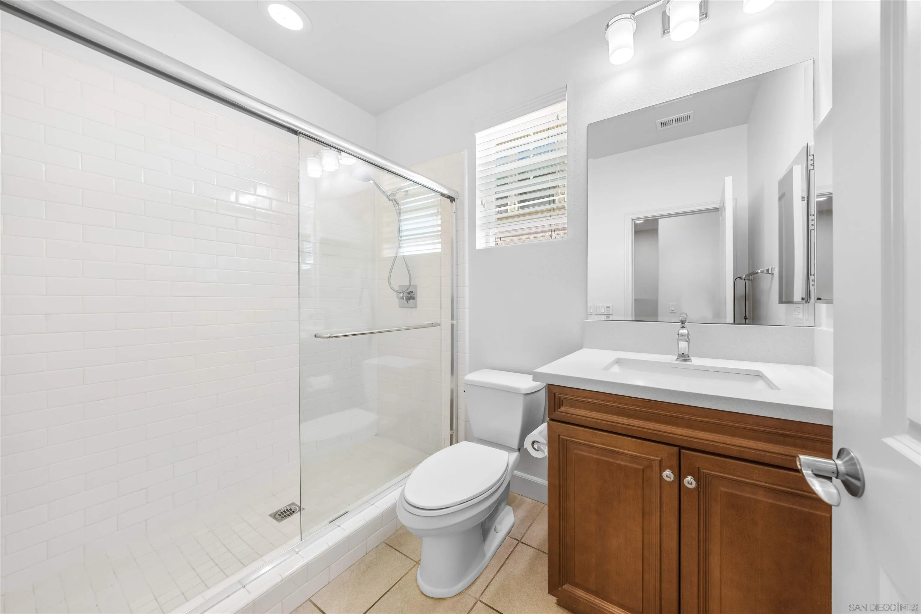 https://cdn.realtyfeed.com/cdn/127/250035041/b3db0e5d11c031a708f82b52f8b65bcc.webp