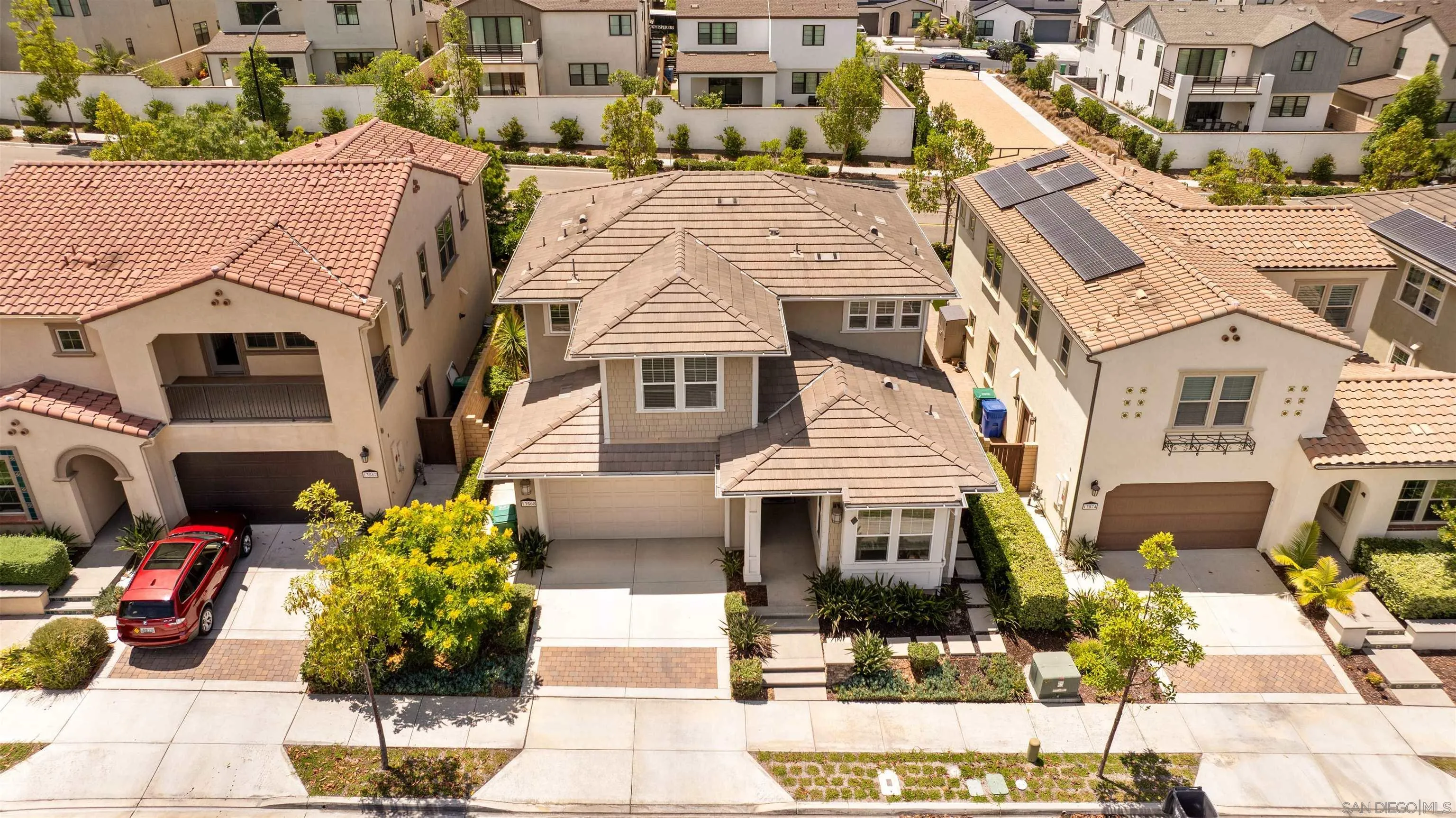 https://cdn.realtyfeed.com/cdn/127/250035041/edf6d11e5a2d184816b0f172f50cdd4d.webp