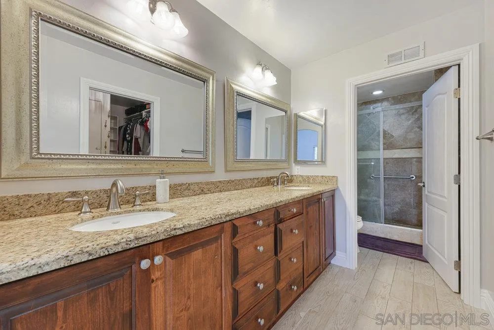Photo #12: 250035050 Listing: Photo #12
