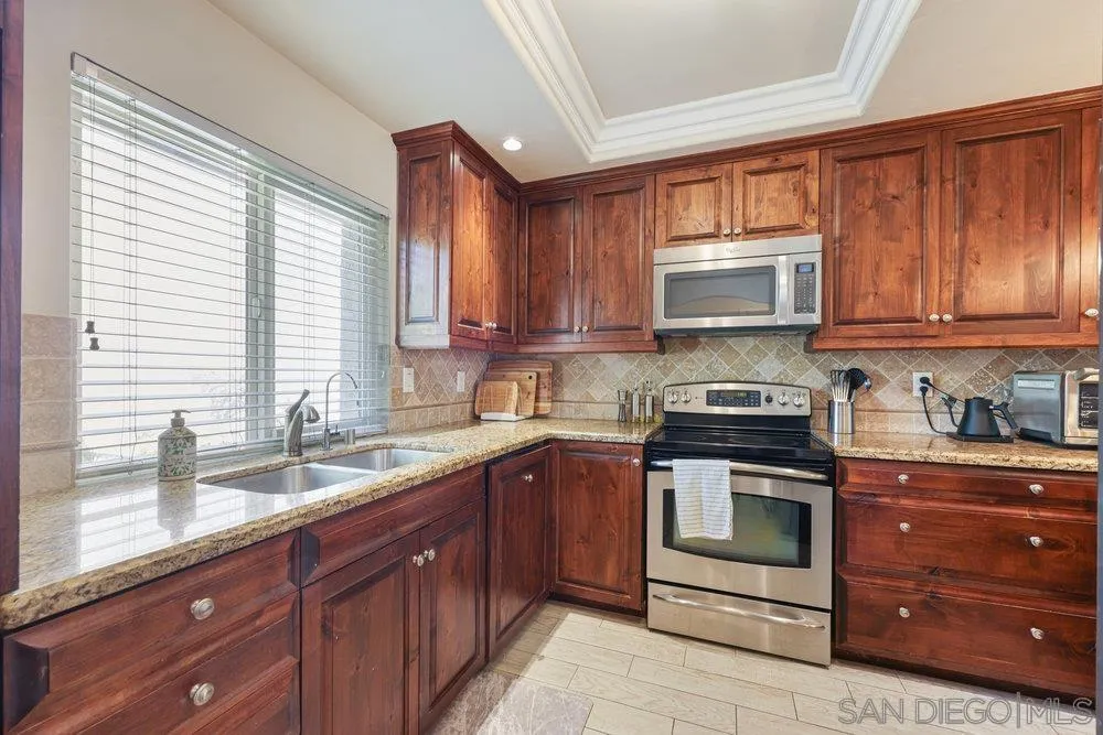 Photo #5: 250035050 Listing 
