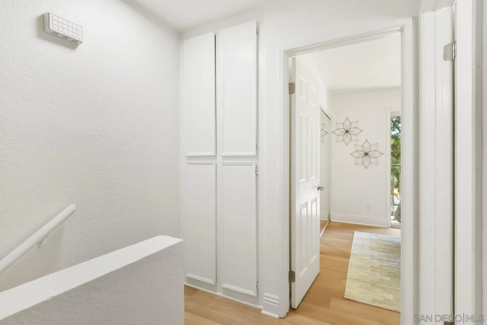 https://cdn.realtyfeed.com/cdn/127/250035051/8743f1e792313c6037011def84f4b0d0.webp
