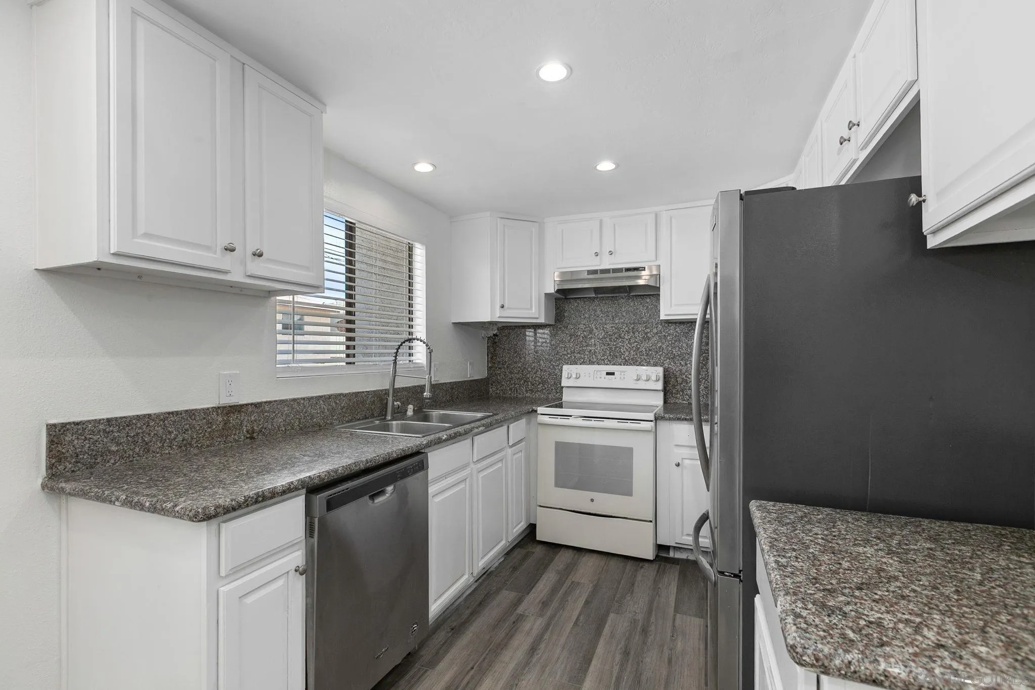 Photo #6: 250035055 Listing 