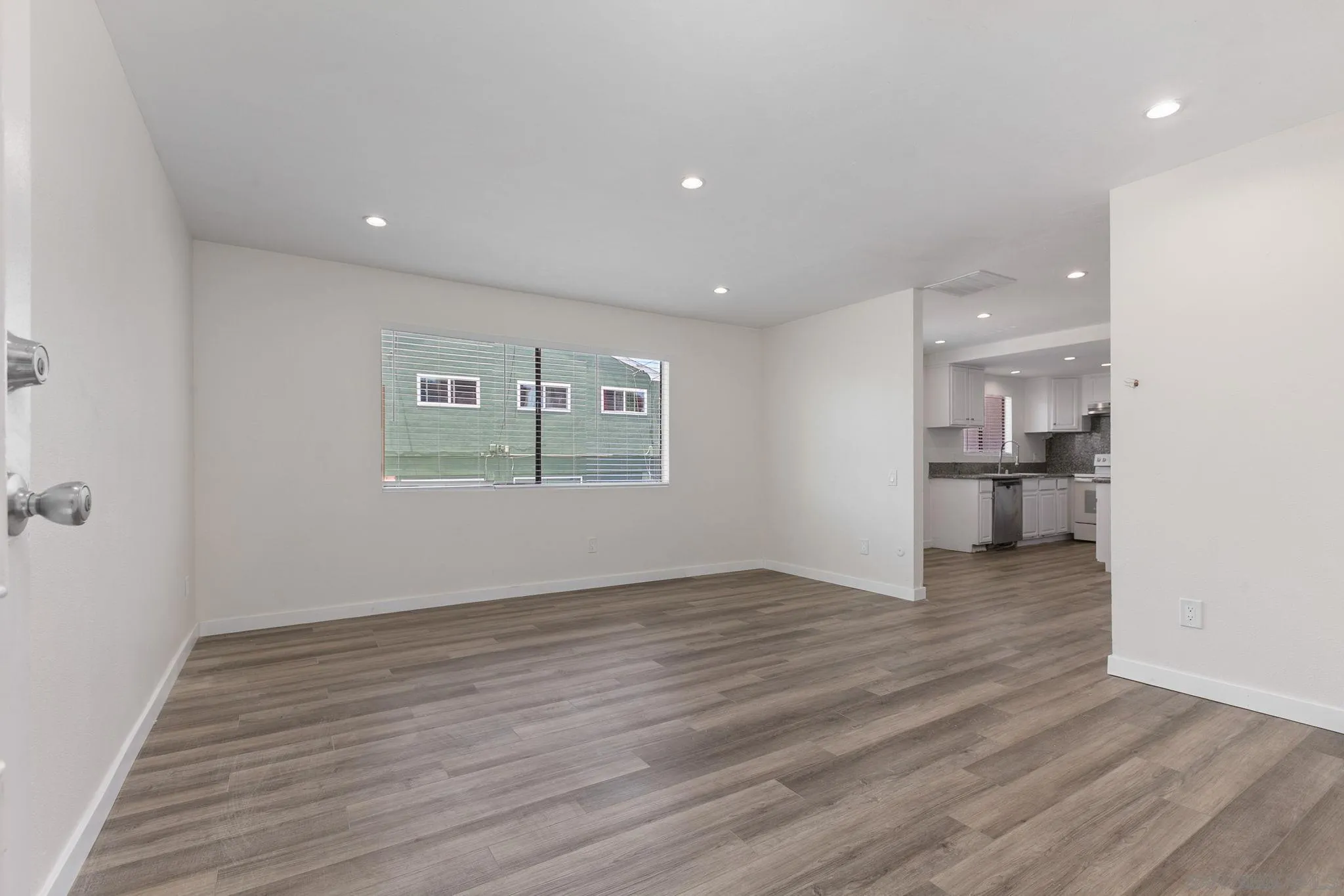 Photo #2: 250035055 Listing 