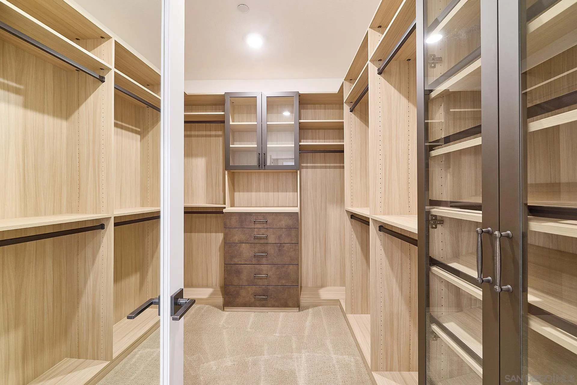 https://cdn.realtyfeed.com/cdn/127/250035062/0d3d049e3e6906b93c90f3851a58e08c.webp