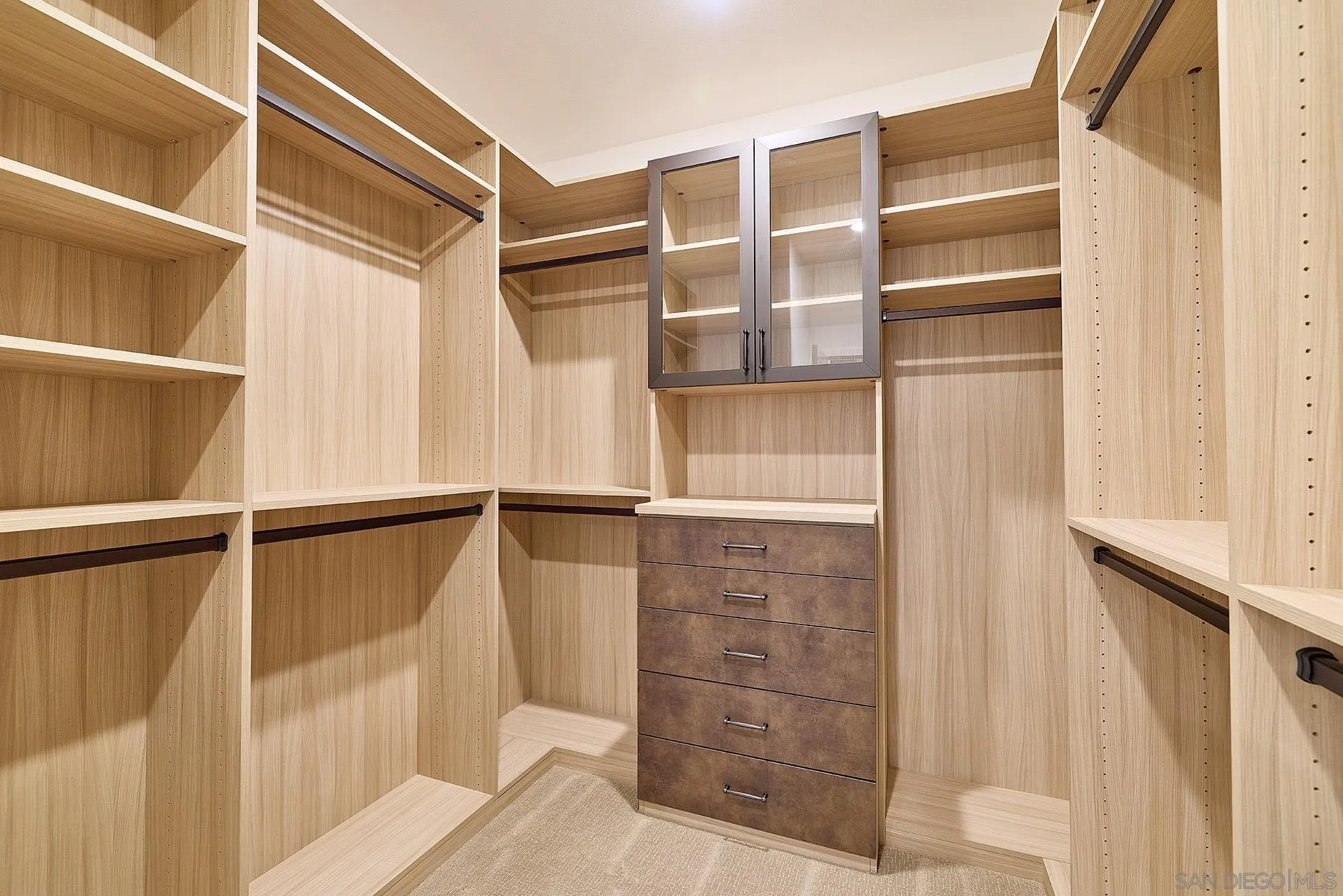 https://cdn.realtyfeed.com/cdn/127/250035062/45dd21c7cc8cd9ddacf0c826ca08a713.webp