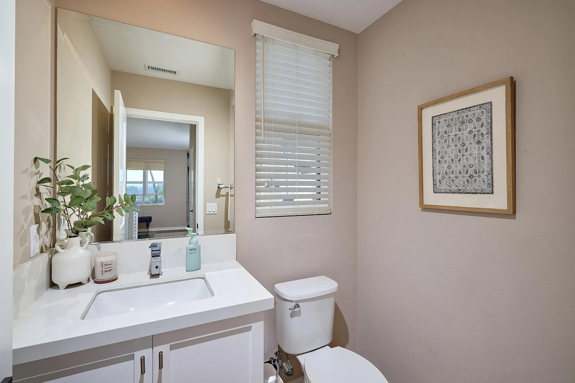 https://cdn.realtyfeed.com/cdn/127/250035062/fbe6eb175f9eee5f77fa14724a3d129a.webp
