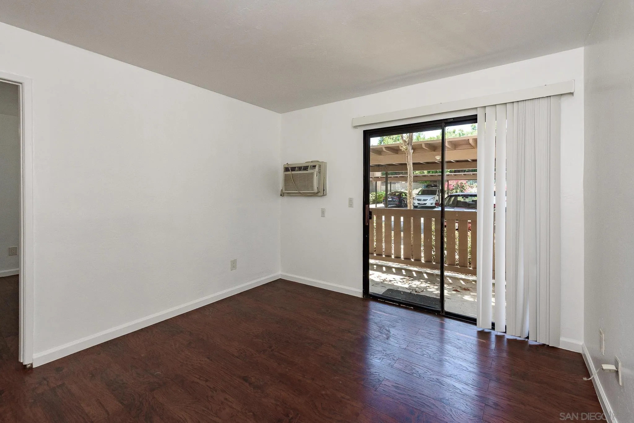 Photo #3: 250035063 Listing 
