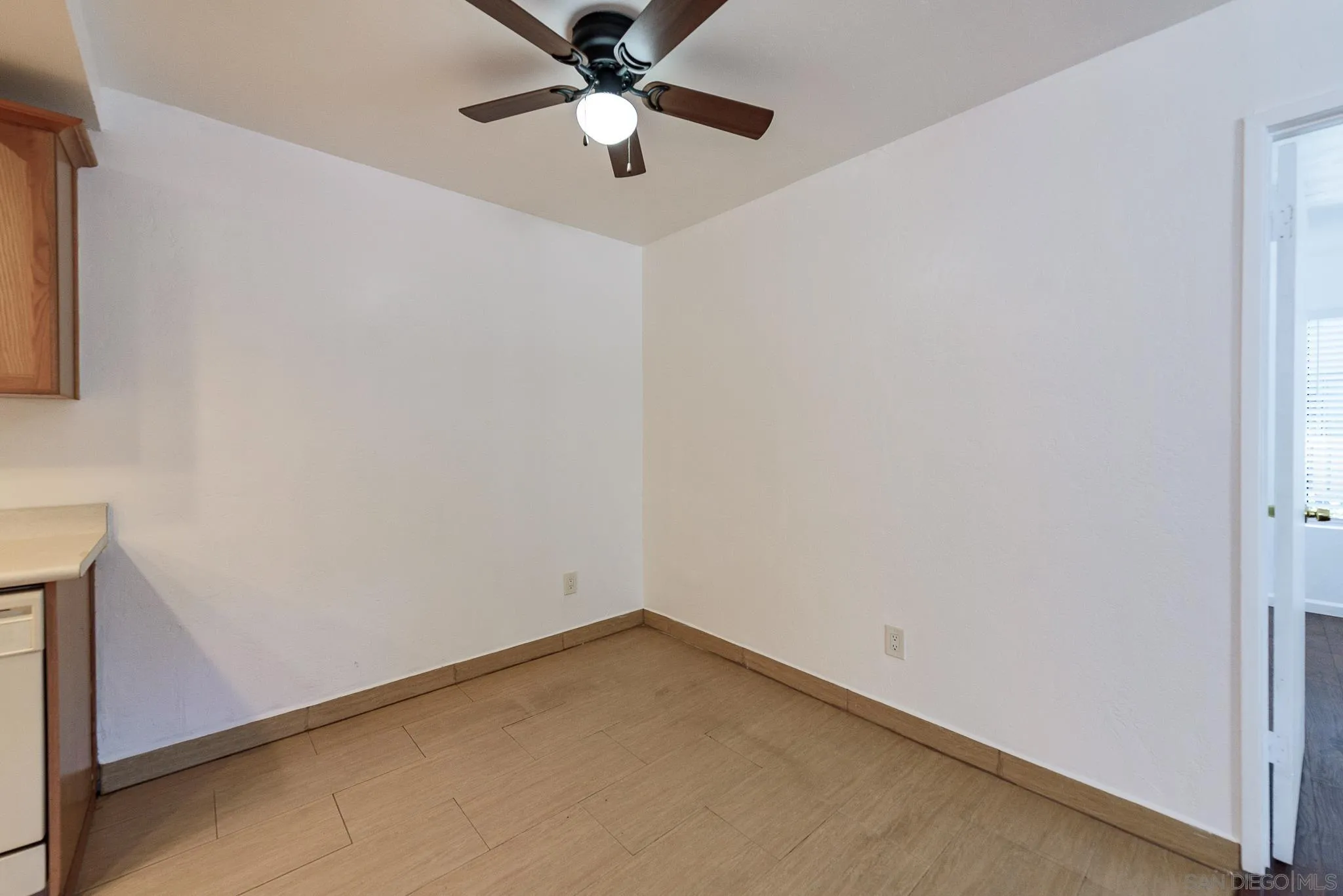 Photo #5: 250035063 Listing 