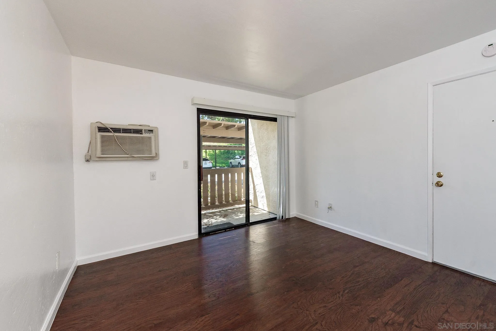 Photo #2: 250035063 Listing 