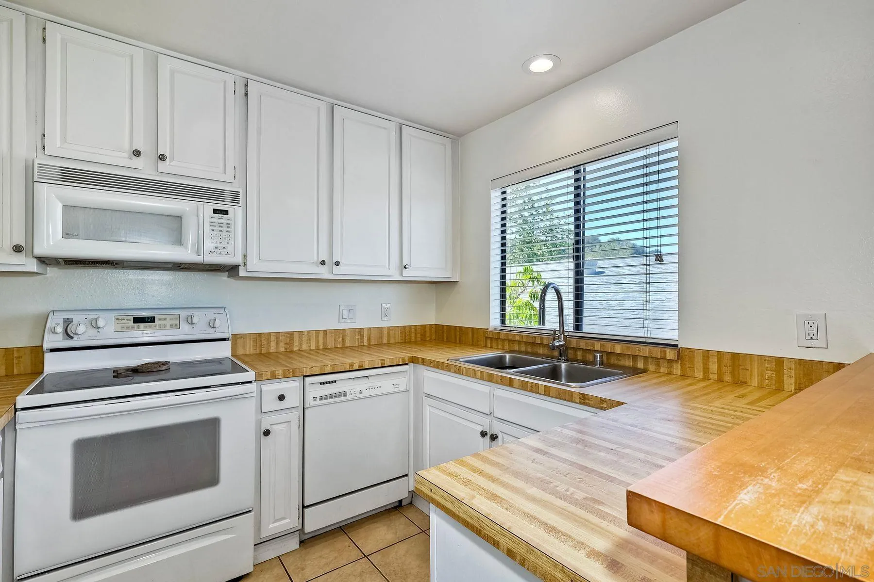 https://cdn.realtyfeed.com/cdn/127/250035066/49b37a93a96c69c609ce1d73eb9c4dd0.webp