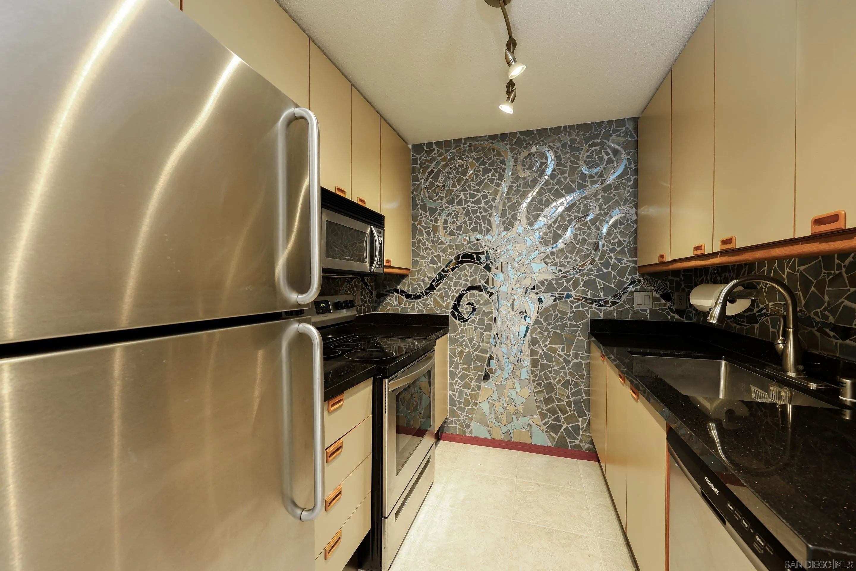 Photo #5: 250035068 Listing 