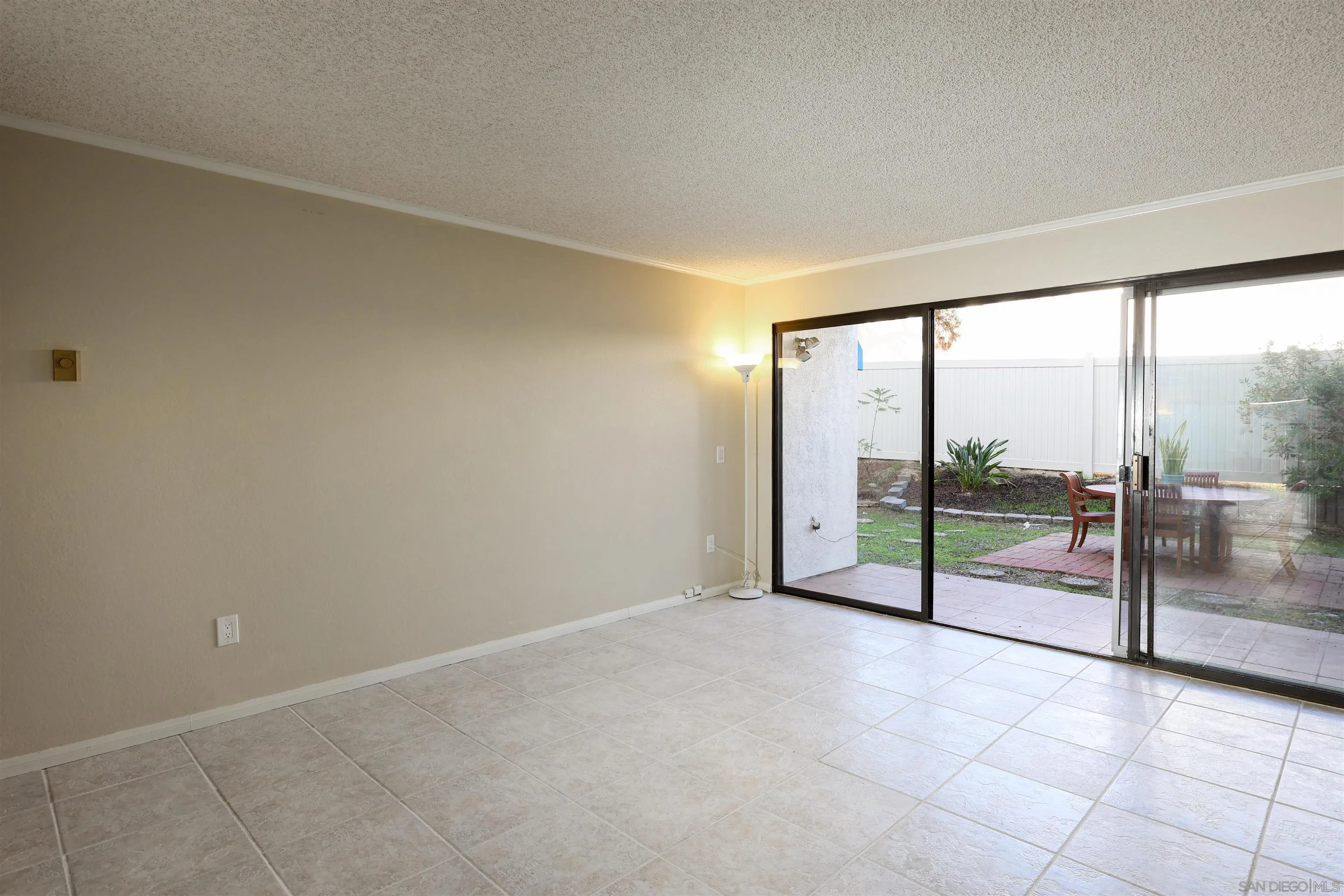 https://cdn.realtyfeed.com/cdn/127/250035068/29ebe5624859be9bff2c03a1c0f1847d.webp