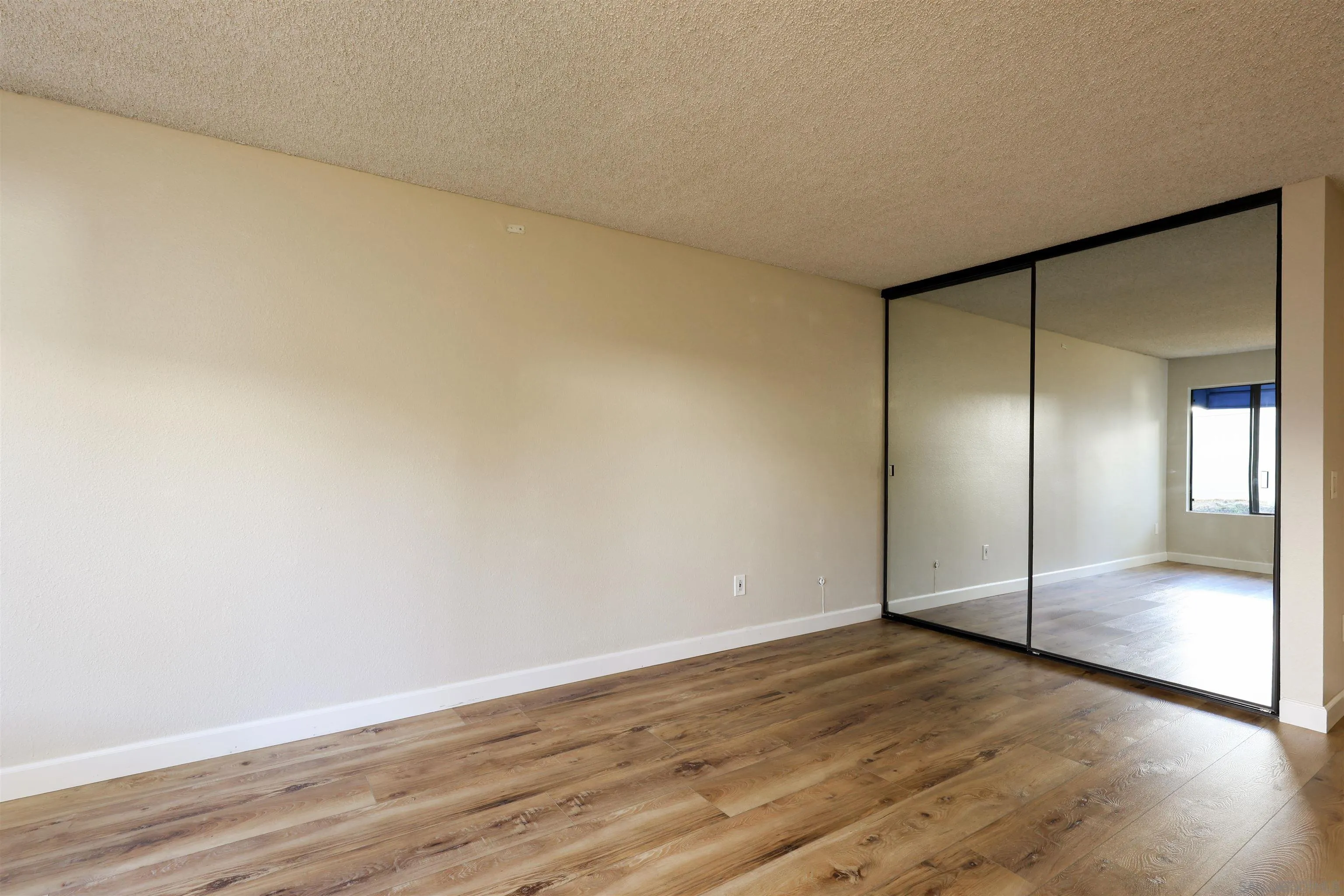 https://cdn.realtyfeed.com/cdn/127/250035068/6fae1a276335bda199a1d9c73d64926a.webp