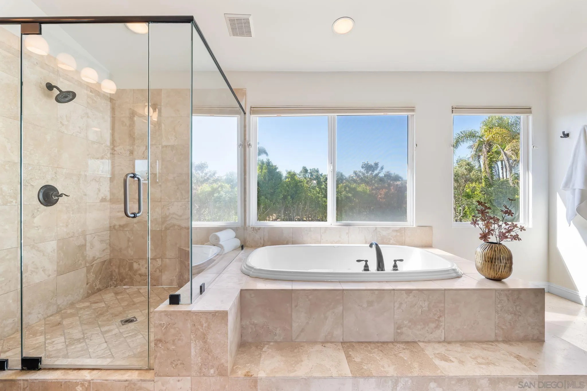https://cdn.realtyfeed.com/cdn/127/250035069/55016404c4436ce930ec14e5325c7a33.webp