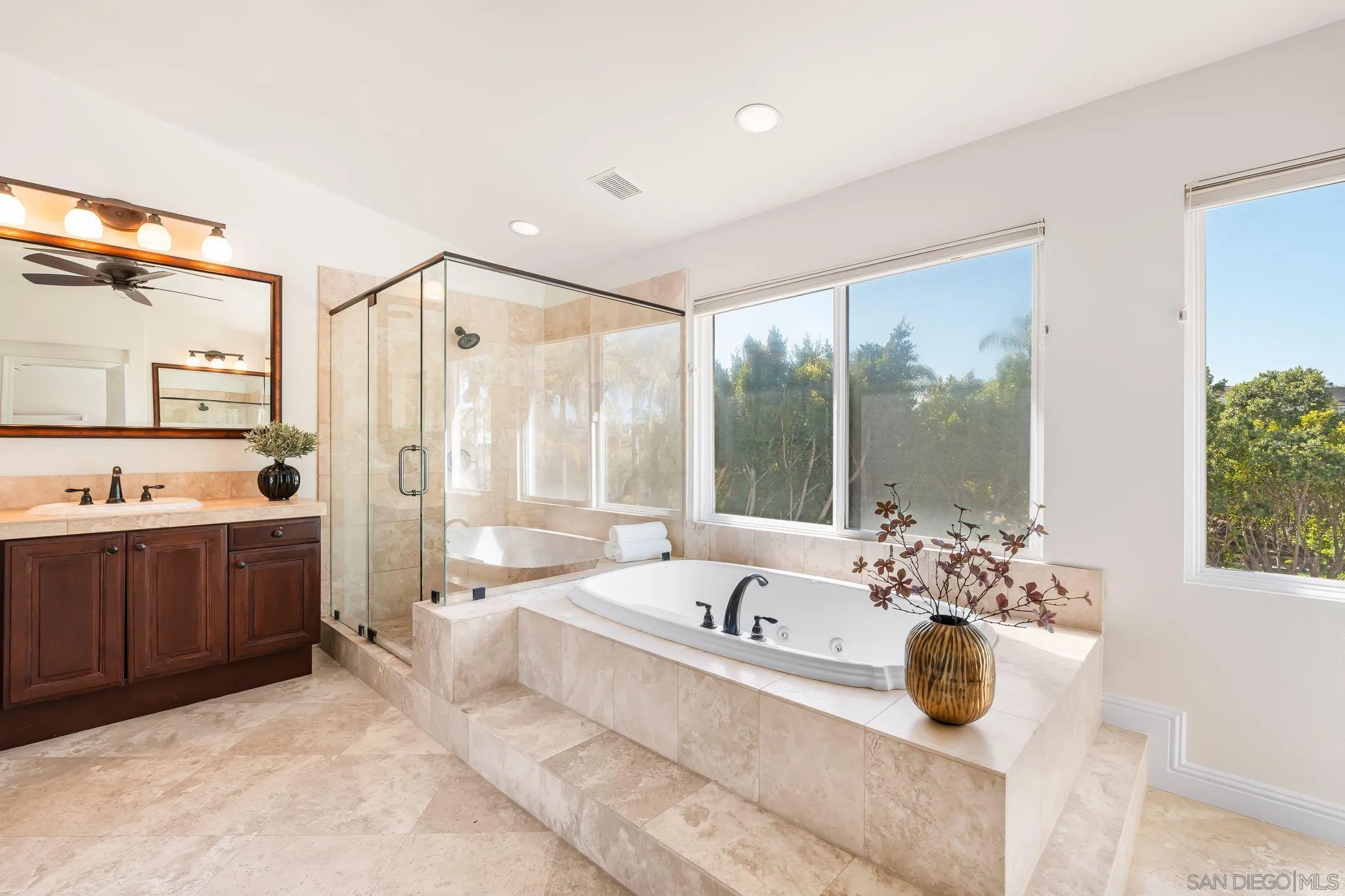 https://cdn.realtyfeed.com/cdn/127/250035069/8d1ea499cb2a98e4a8490a318089c131.webp