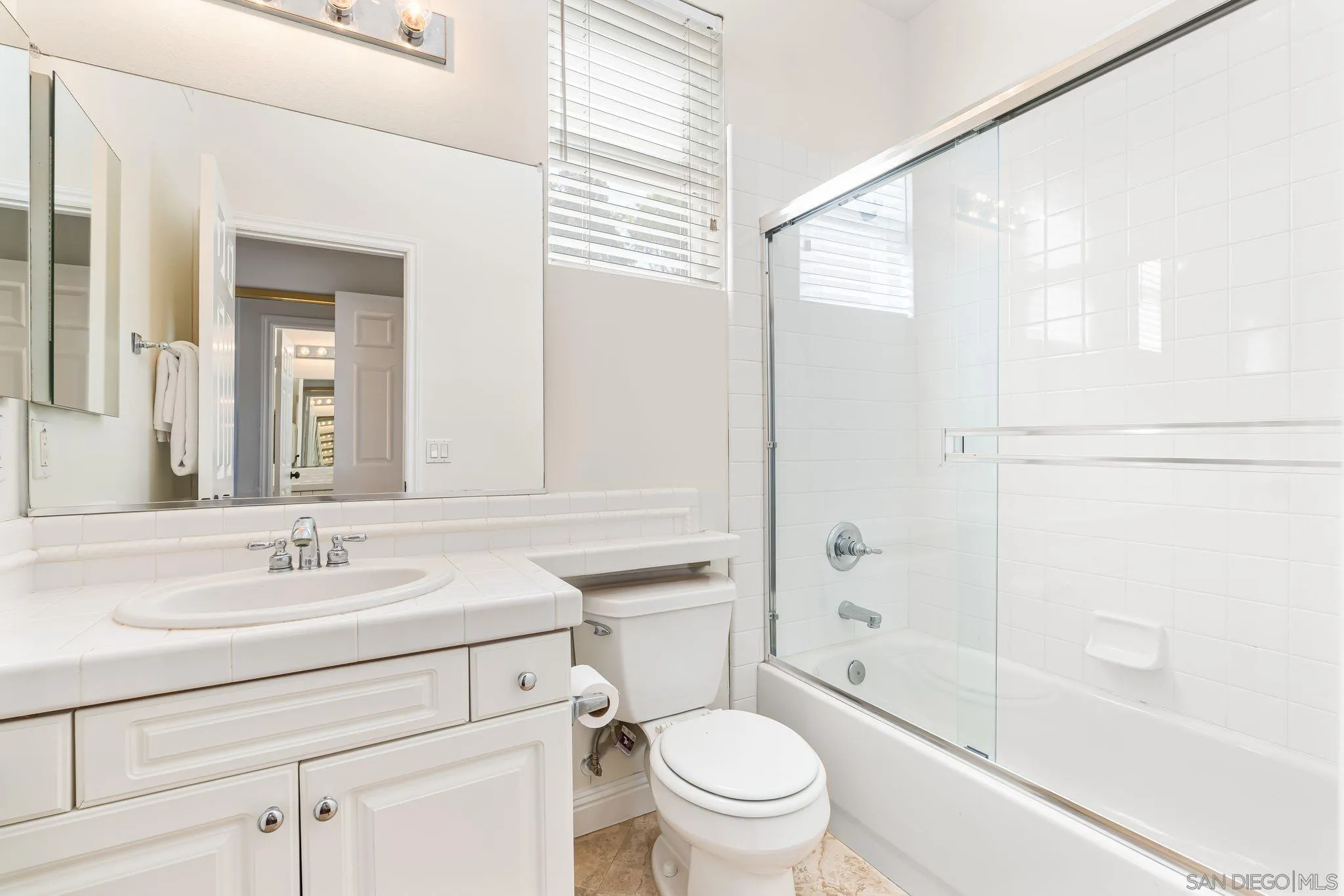 https://cdn.realtyfeed.com/cdn/127/250035069/a66c1f4bc36f36d82388754a335949fa.webp