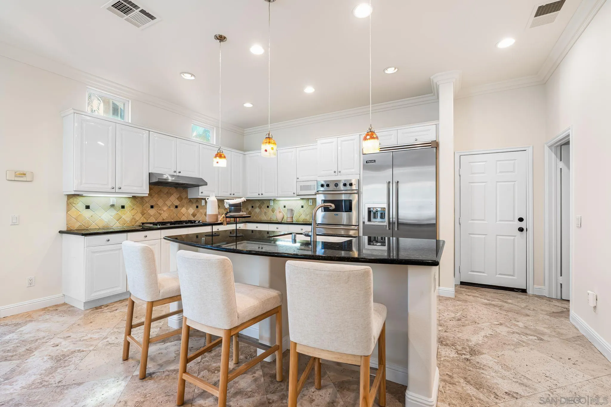 https://cdn.realtyfeed.com/cdn/127/250035069/c0e438a8c4dcff2d309e7e6792af8e84.webp