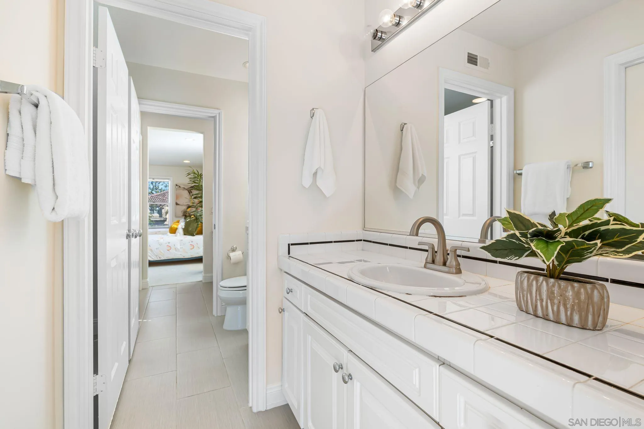 https://cdn.realtyfeed.com/cdn/127/250035069/e59cd152fbf24a436a2fe0a58eae10c6.webp