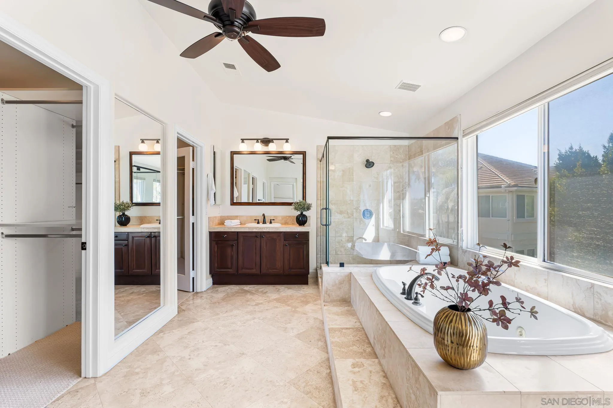 https://cdn.realtyfeed.com/cdn/127/250035069/f31a8b927bf60e2e4a2268ebb15d6b1b.webp