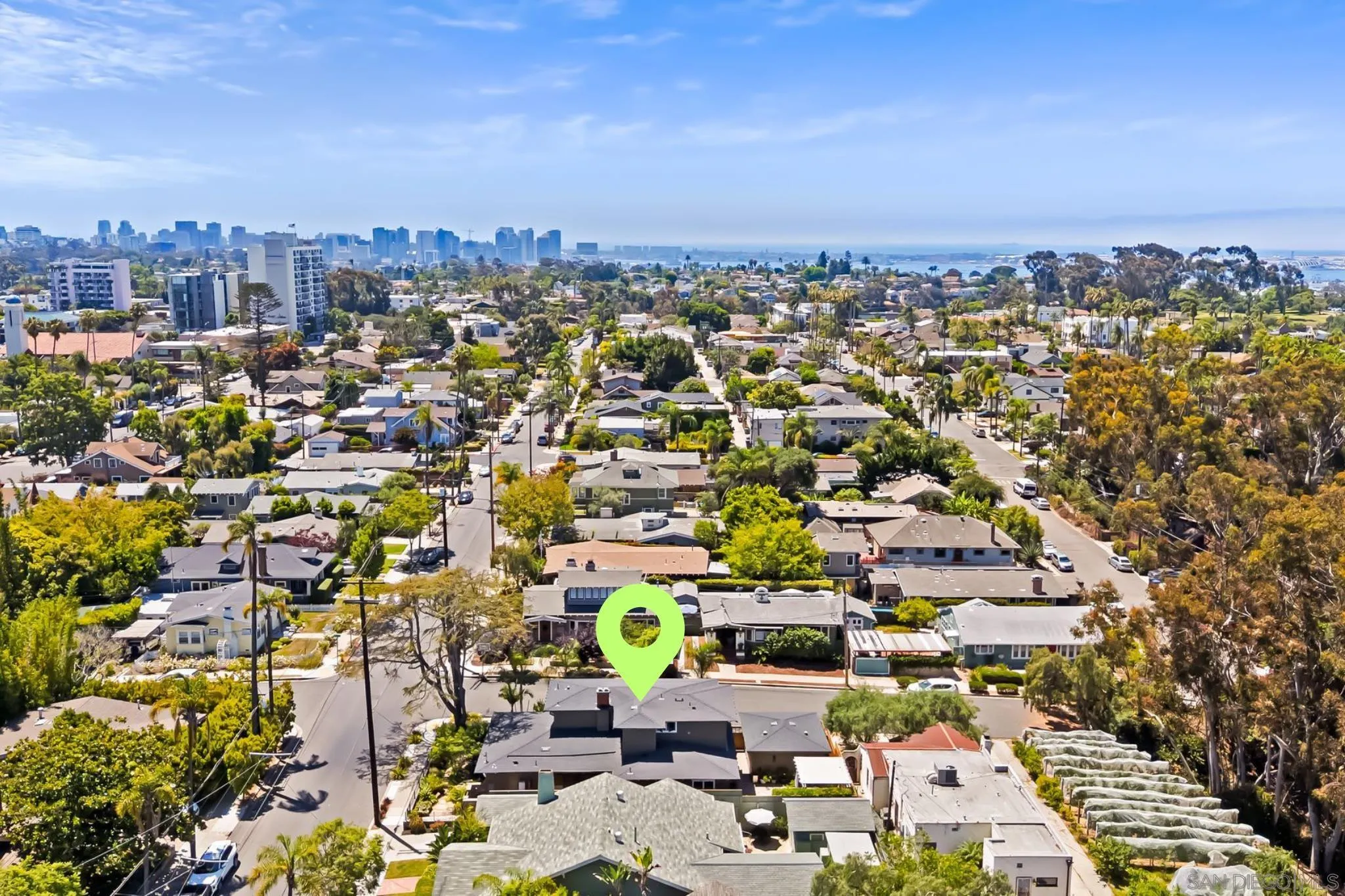 https://cdn.realtyfeed.com/cdn/127/250035082/1bb17c67a9e2c97128d329d17726a9af.webp