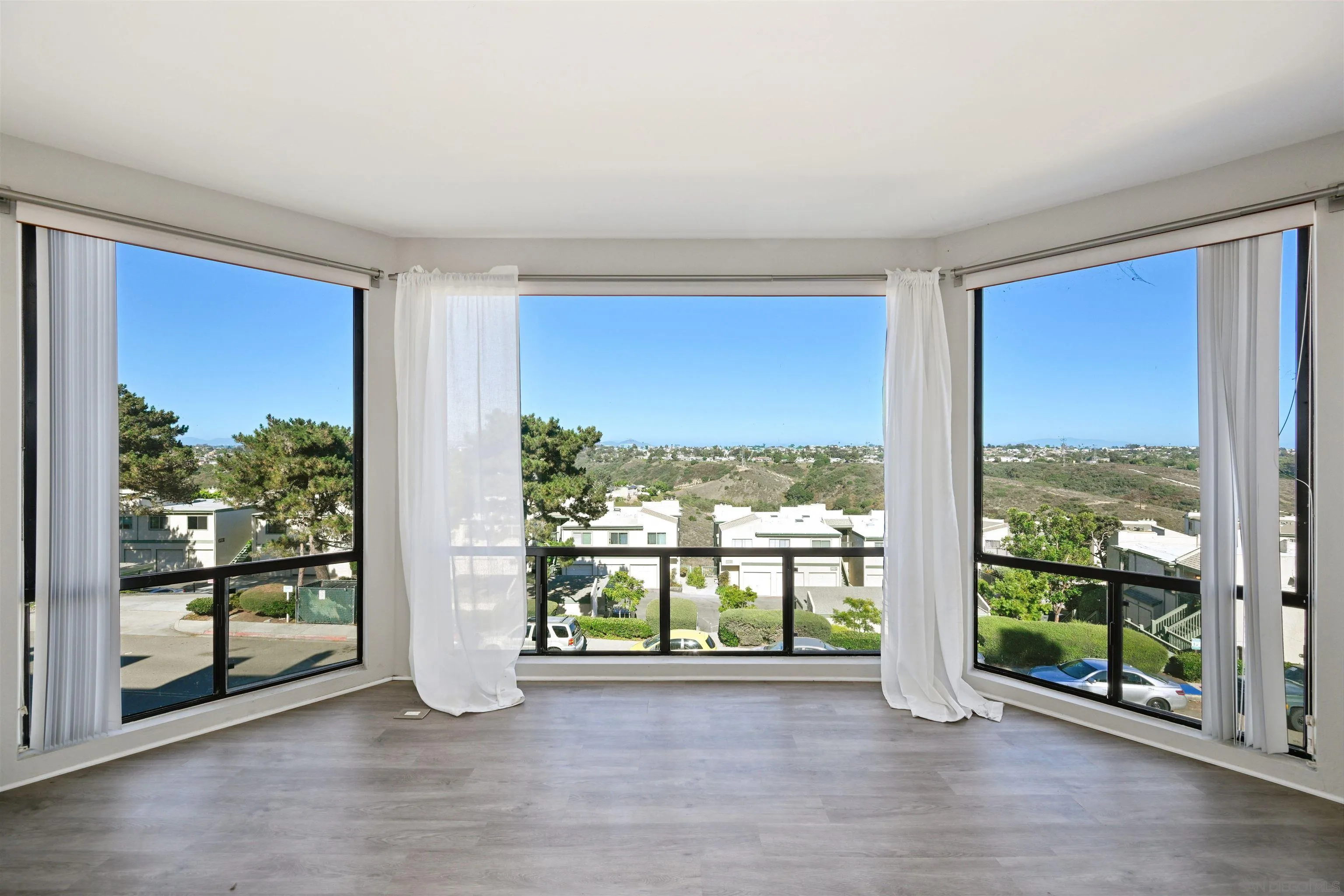 Photo #2: 250035085 Listing 