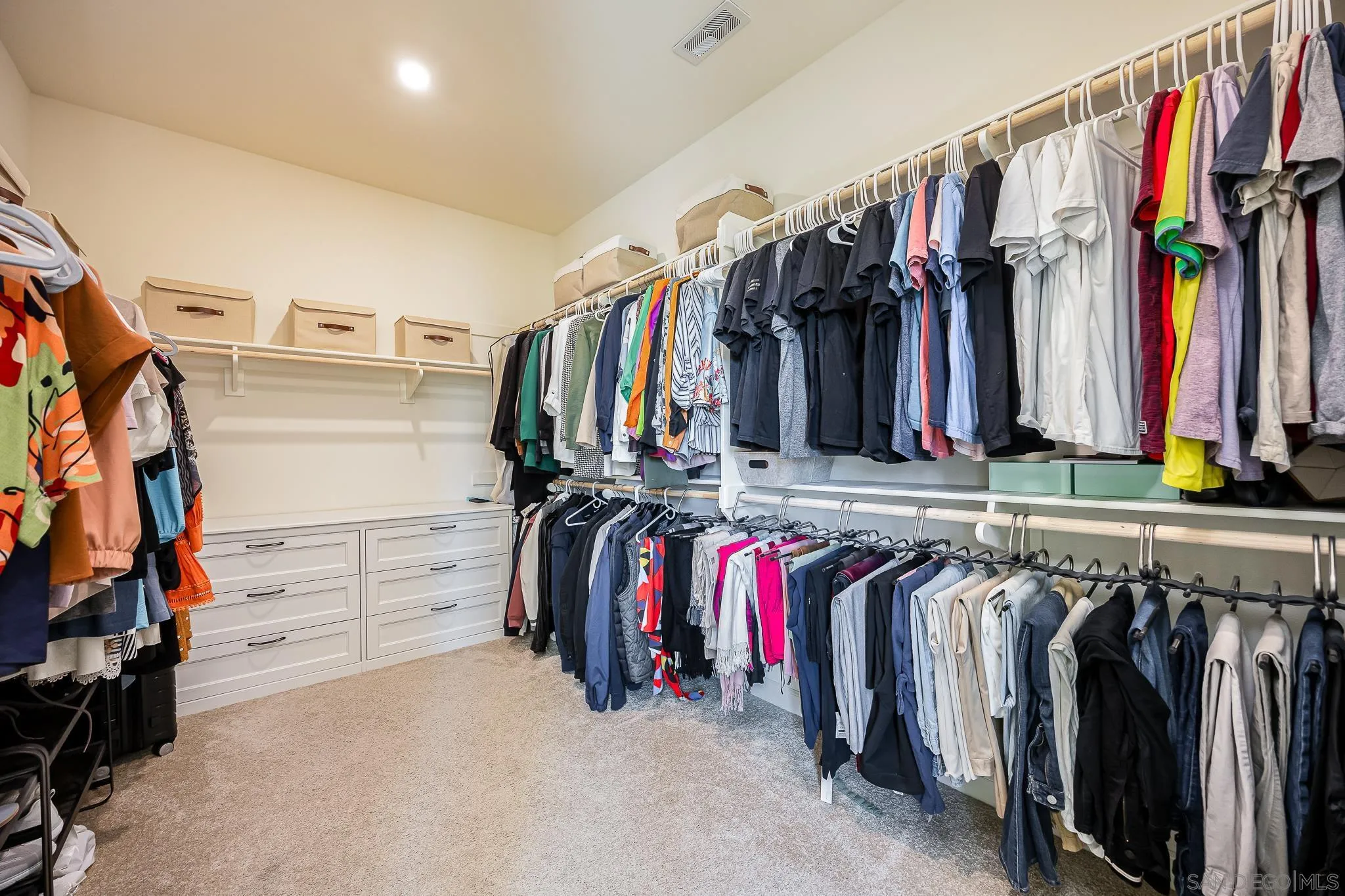 https://cdn.realtyfeed.com/cdn/127/250035092/dfa8e6e33e423c3c704f567de9a4b88f.webp